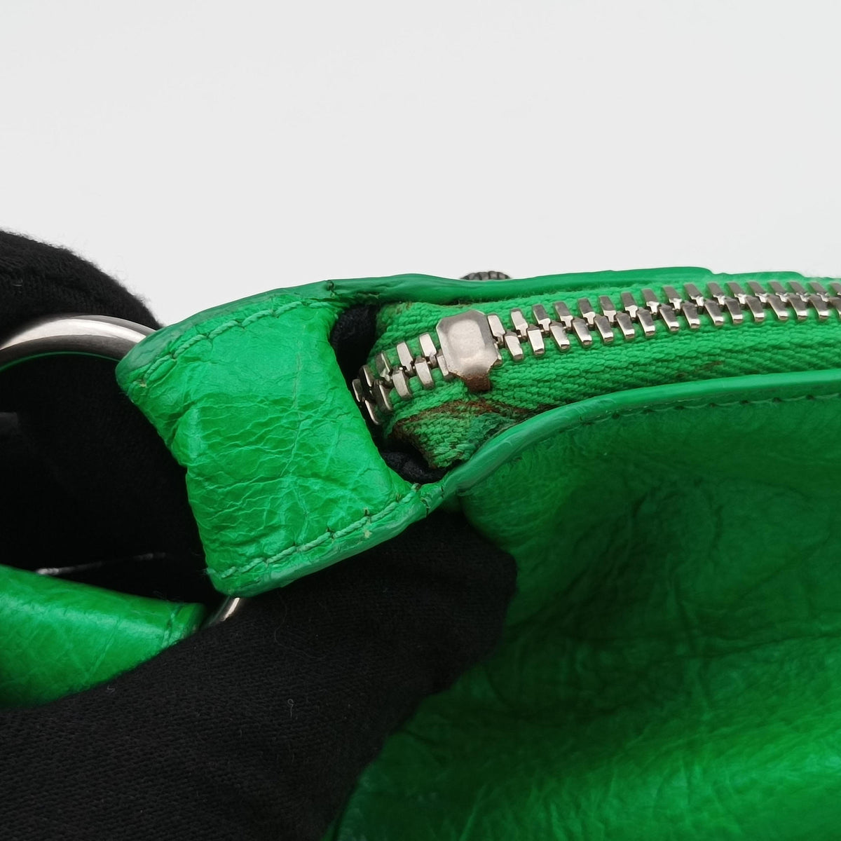 Pre-owned Balenciaga Le Cagole Green Leather shoulderbag | stylenewstar