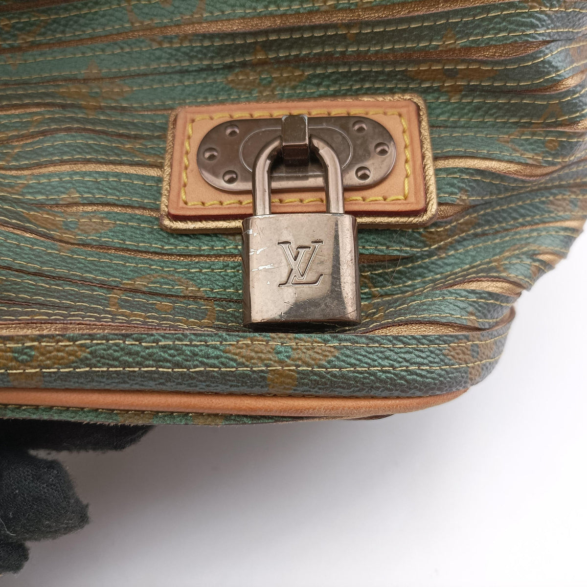 Secondhand Louis Vuitton Neo Khaki×Green Monogram Eden M40356 shoulderbag | stylenewstar