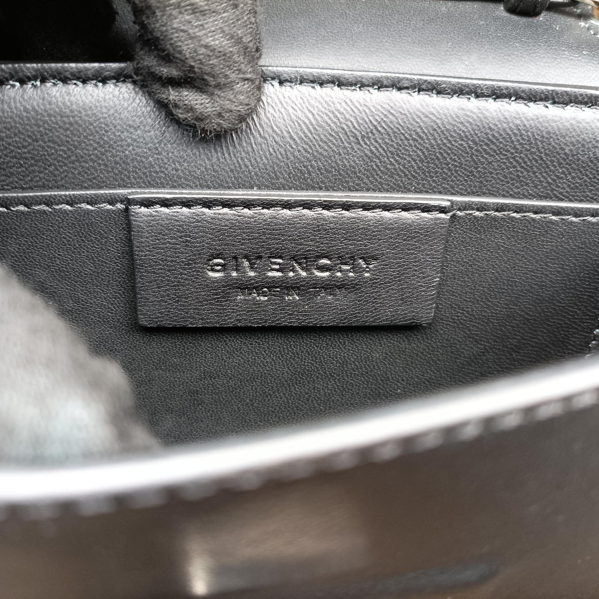 Pre-owned Givenchy Bow cut Star Black x White Leather shoulderbag | stylenewstar