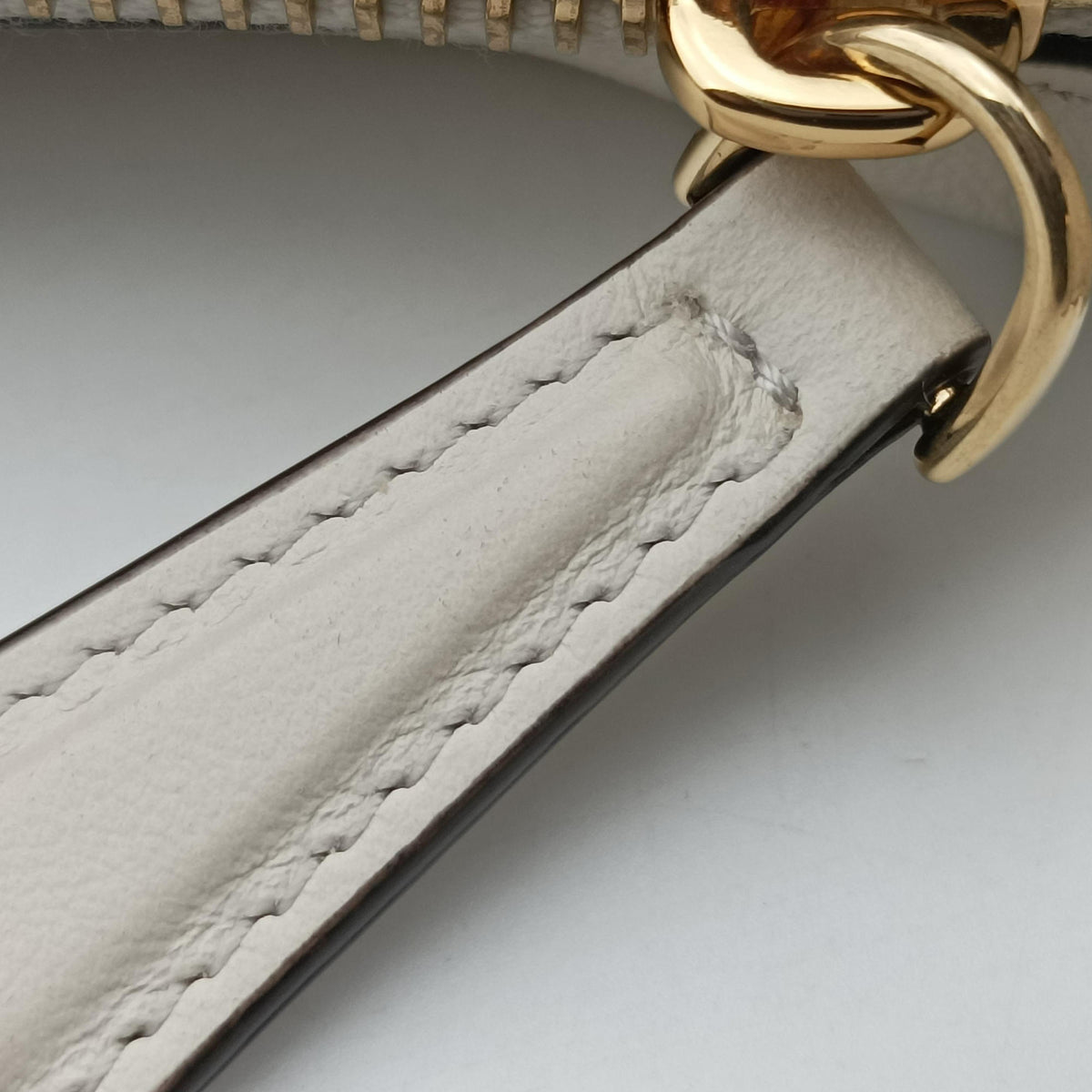 Secondhand Fendi Nano Fendigraphy White Leather 7AS089 clutchbag | stylenewstar