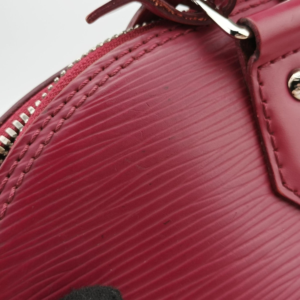 Vintage Louis Vuitton Alma PM FUCHSIA Epi M40490 handbag | stylenewstar