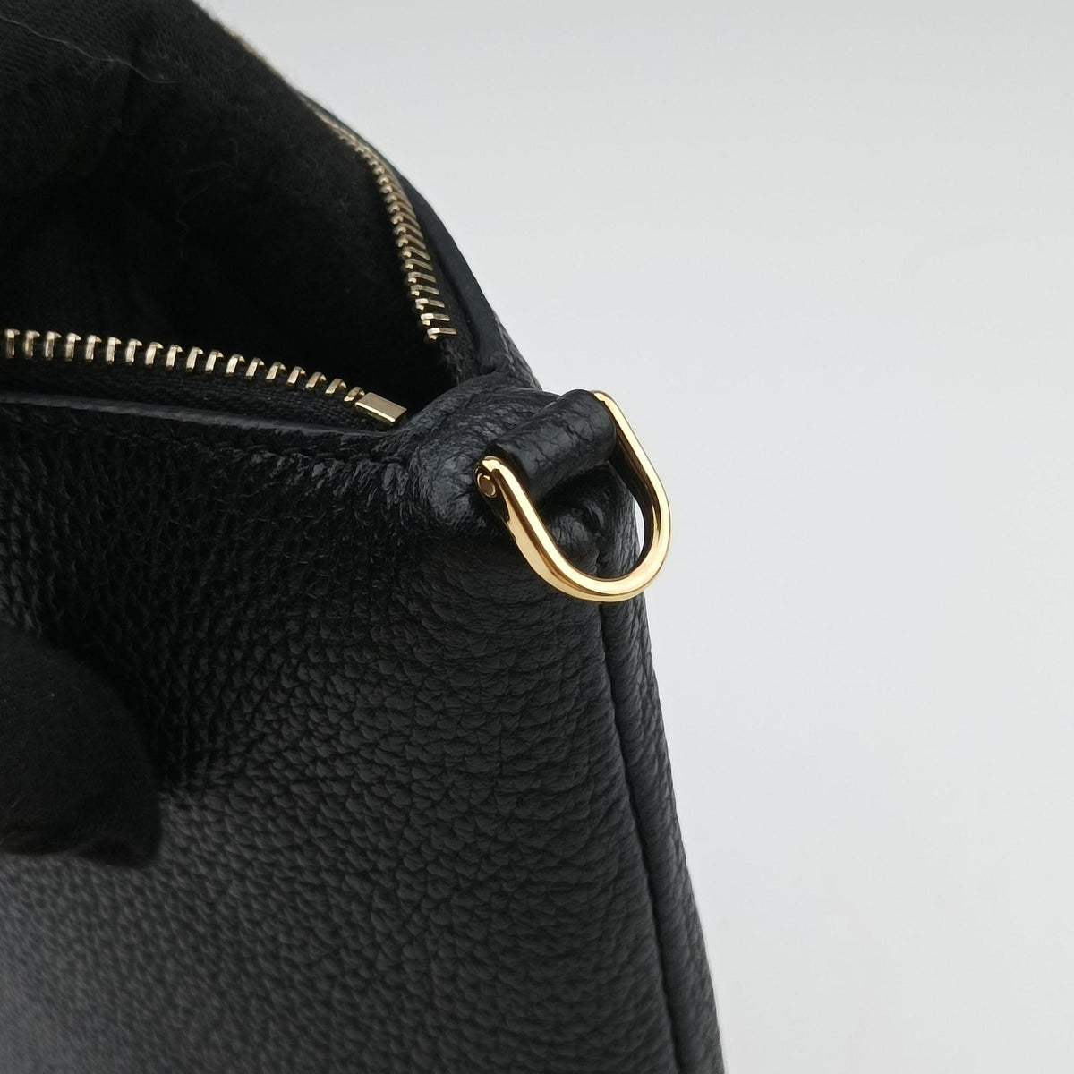 Vintage Dolce & Gabbana Family Patch Black Leather shoulderbag | stylenewstar
