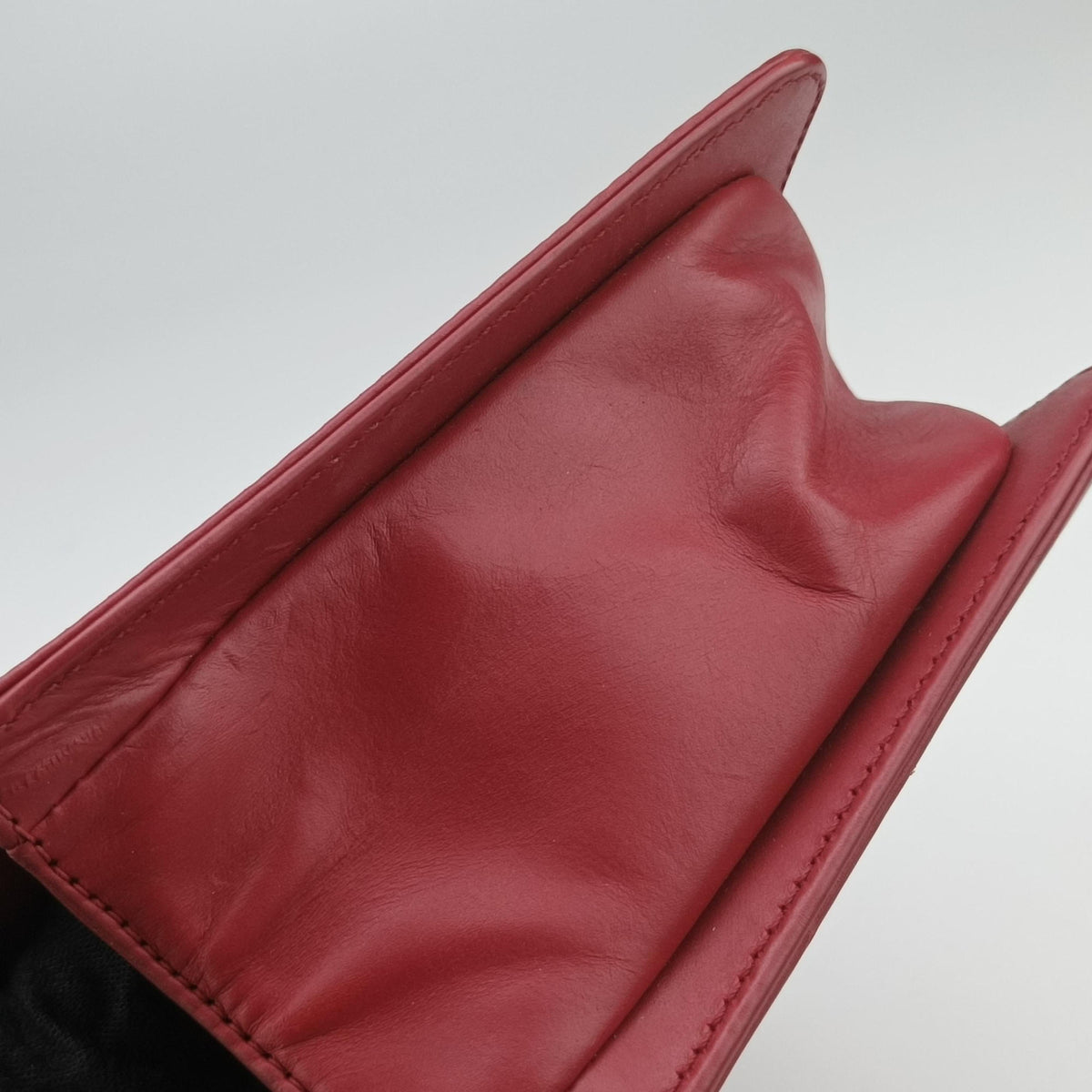 BOY CHANEL Red Leather A66713 15642300ボーイシャネル レッド レザー A66713 15642300