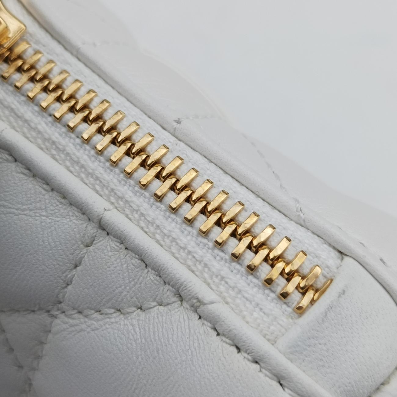 Cannage Vibe Hobo micro White lambskin  19-MA-0232カナージュ ヴァイブ ホーボー マイクロ ホワイト ラムスキン  19-MA-0232