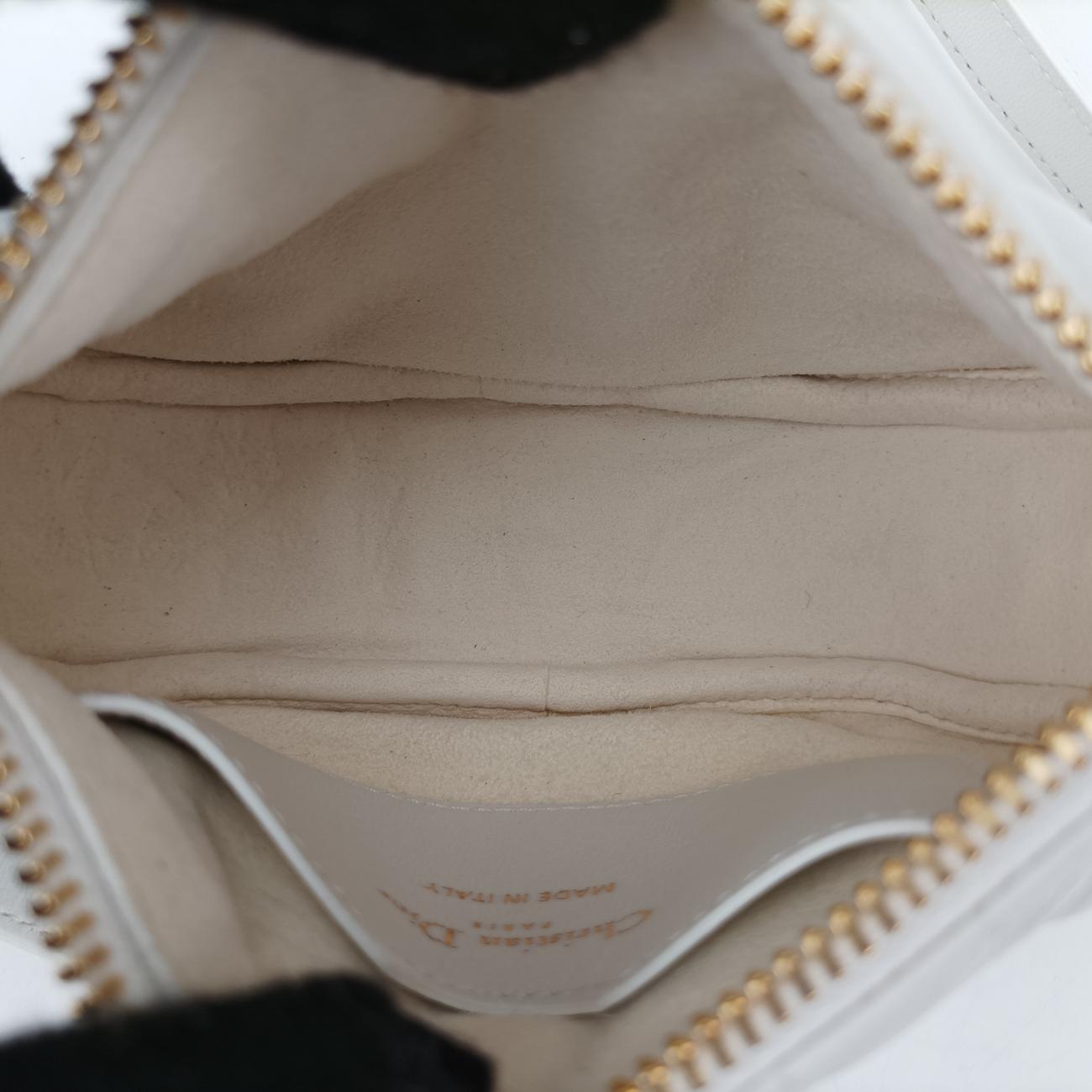 Cannage Vibe Hobo micro White lambskin  19-MA-0232カナージュ ヴァイブ ホーボー マイクロ ホワイト ラムスキン  19-MA-0232