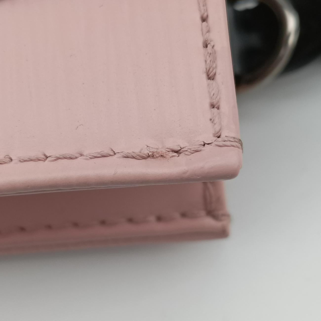Petit Sac Plat ROSE BALLERIN Epi M69575 CA2290プティットサックプラ ローズバレリーヌ エピ M69575 CA2290