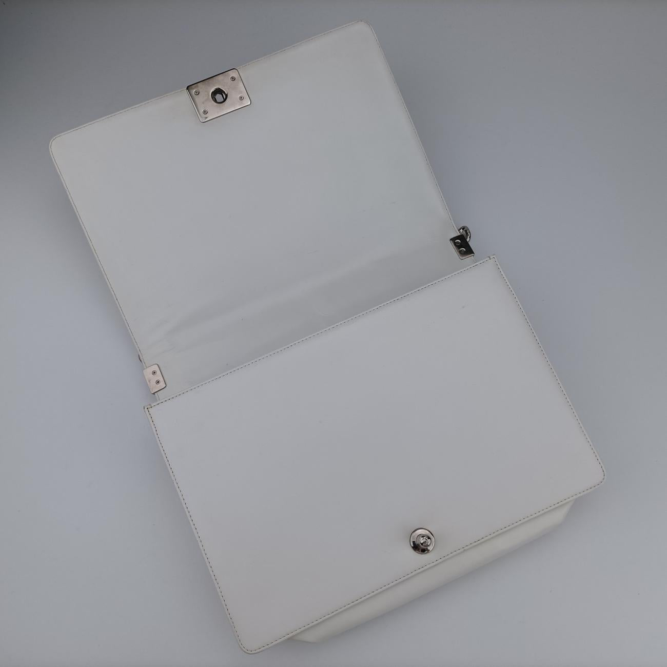 BOY CHANELWhiteLeatherA6702116569210ボーイシャネルホワイトレザーA6702116569210