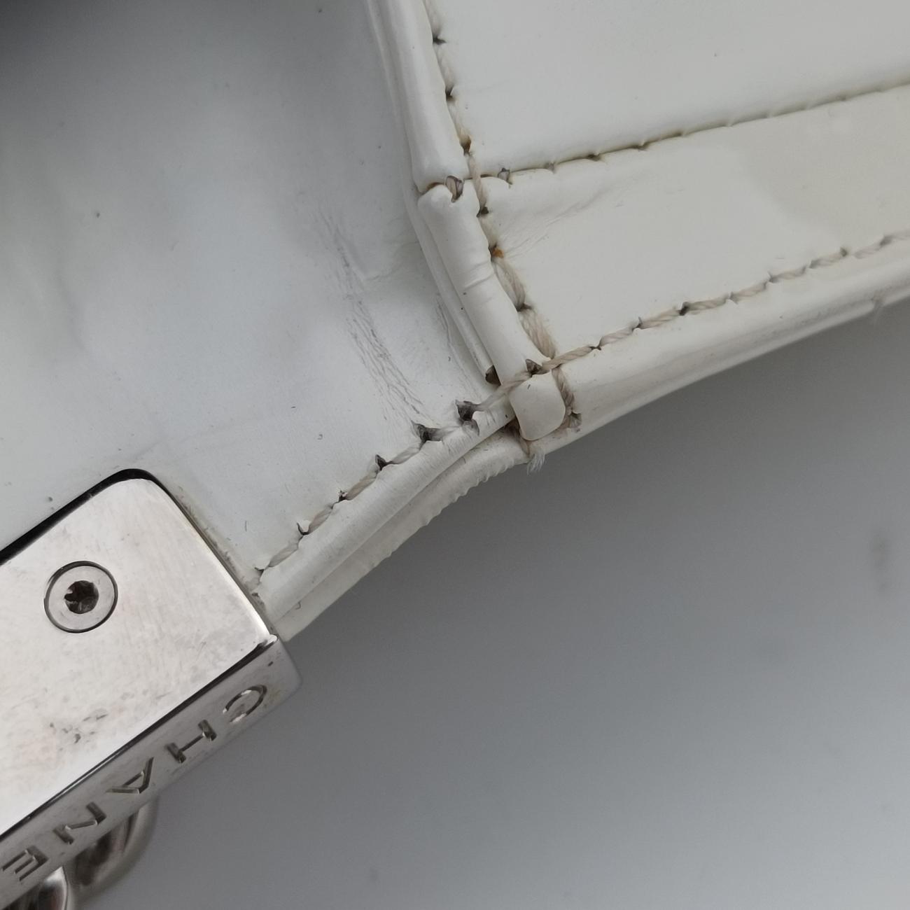 BOY CHANELWhiteLeatherA6702116569210ボーイシャネルホワイトレザーA6702116569210