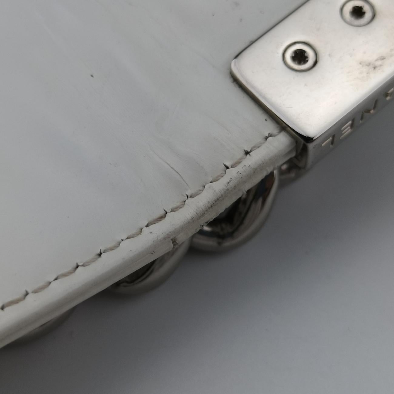 BOY CHANELWhiteLeatherA6702116569210ボーイシャネルホワイトレザーA6702116569210