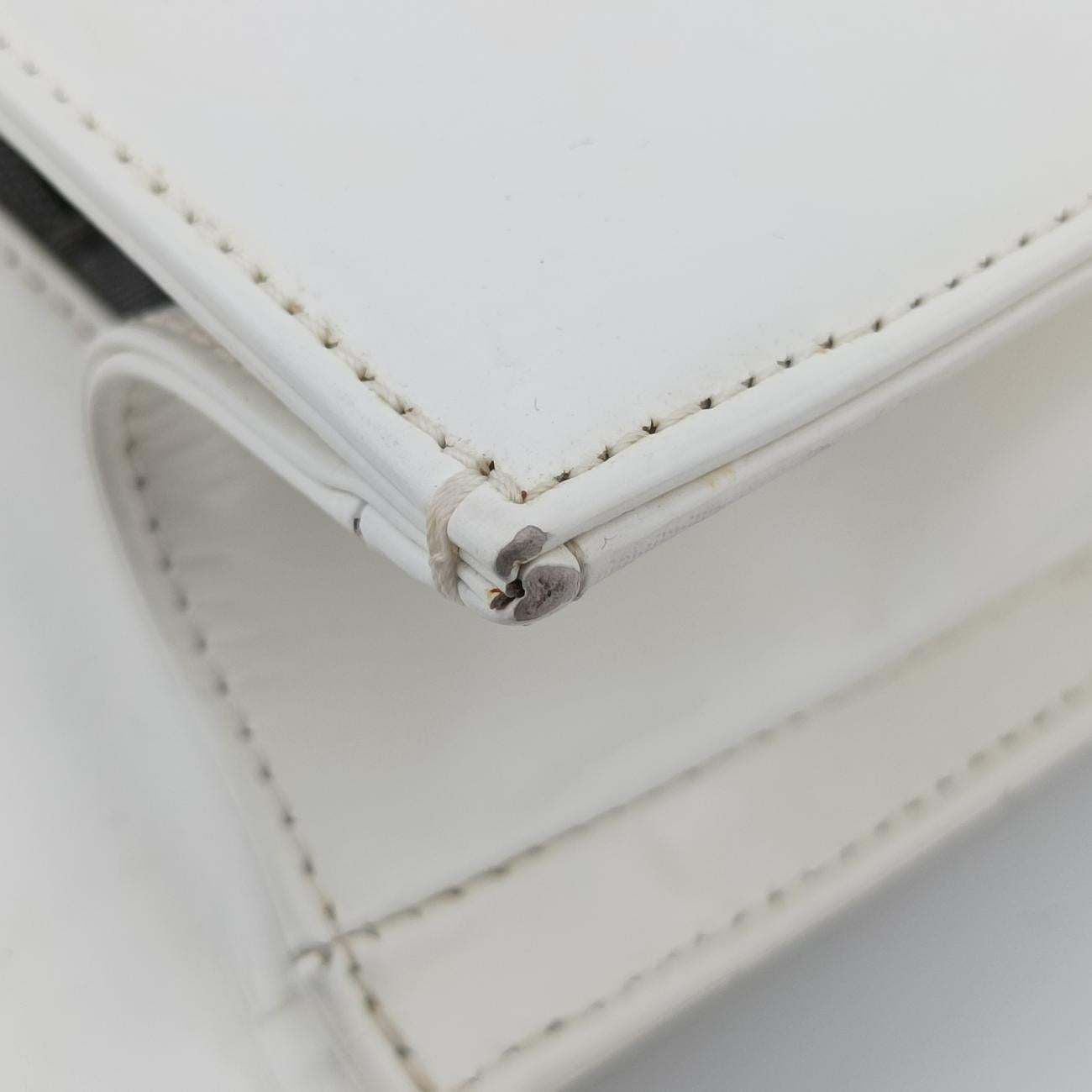 BOY CHANELWhiteLeatherA6702116569210ボーイシャネルホワイトレザーA6702116569210