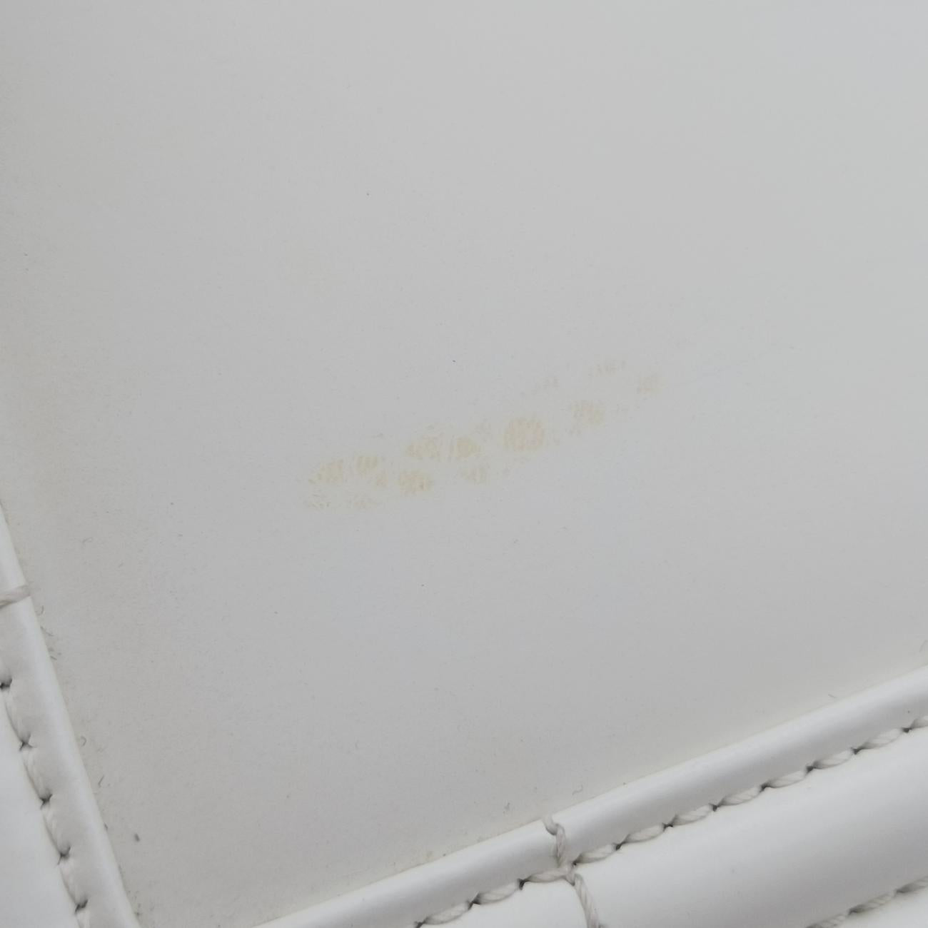 BOY CHANELWhiteLeatherA6702116569210ボーイシャネルホワイトレザーA6702116569210