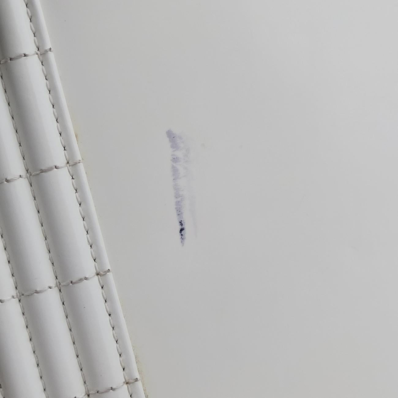 BOY CHANELWhiteLeatherA6702116569210ボーイシャネルホワイトレザーA6702116569210