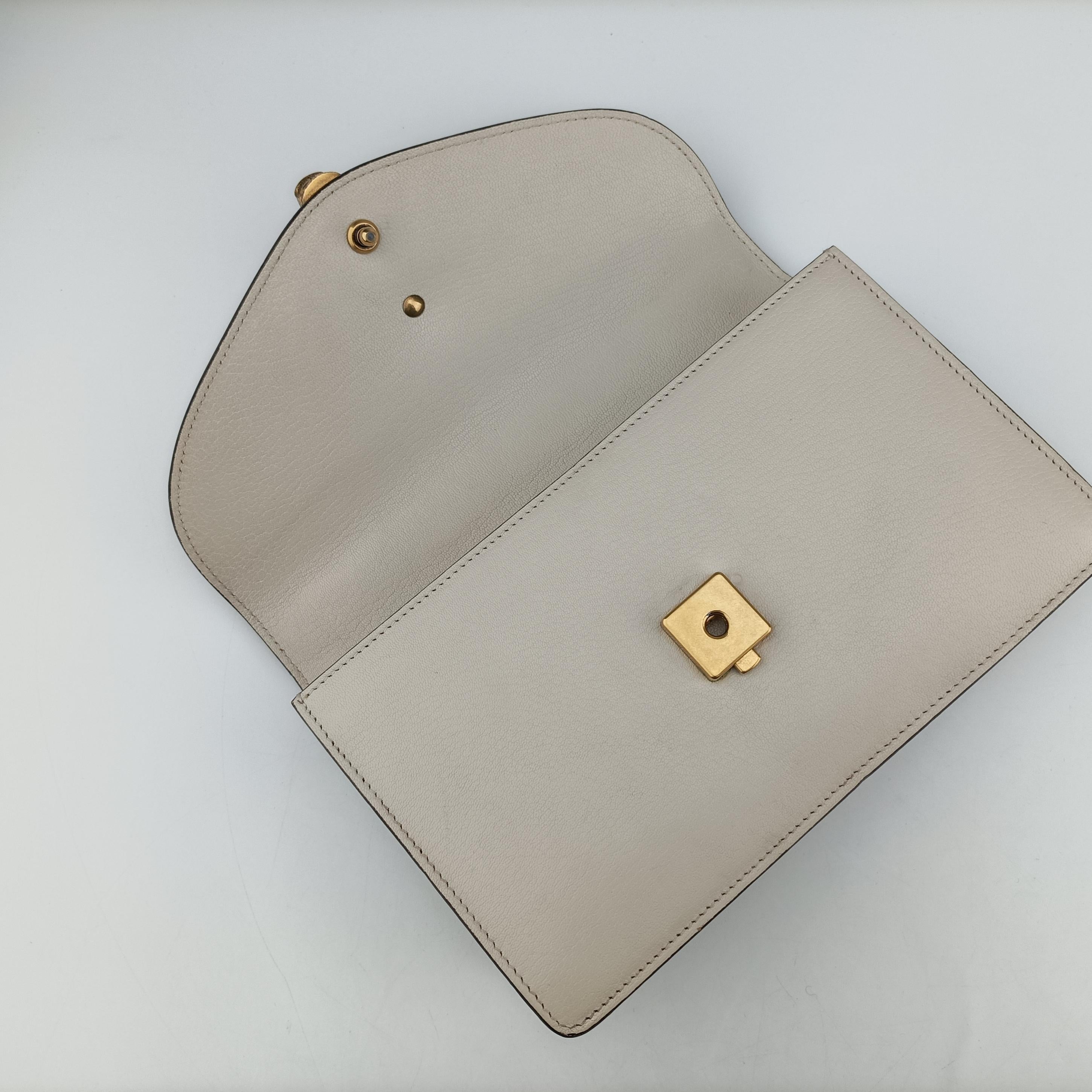 Broche White×red Leather 466433 D021990127ブロシュ ホワイト×レッド レザー 466433 D021990127