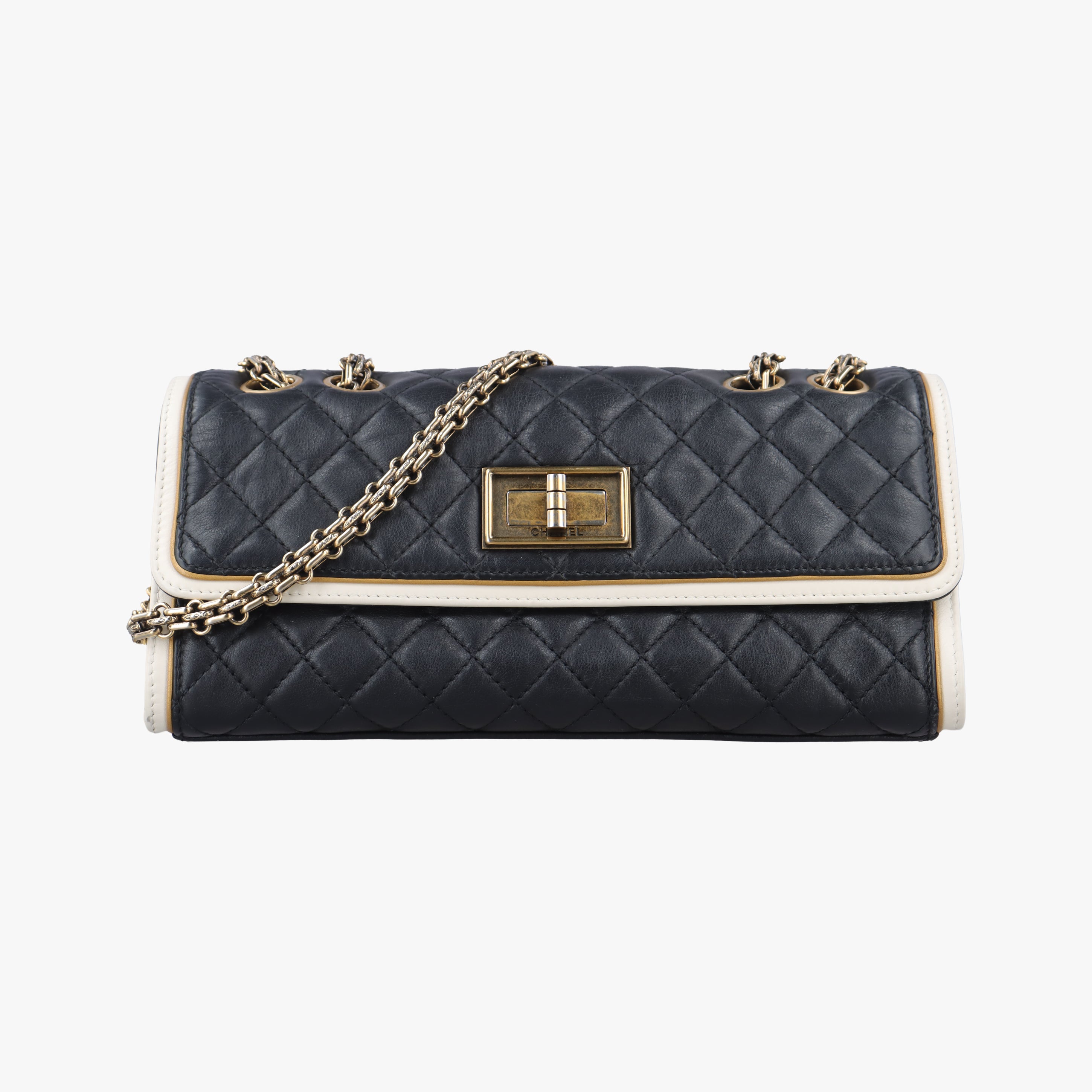 2.55 chain Black×white Leather A67500 177249052.55チェーン ブラック×ホワイト レザー A67500 17724905