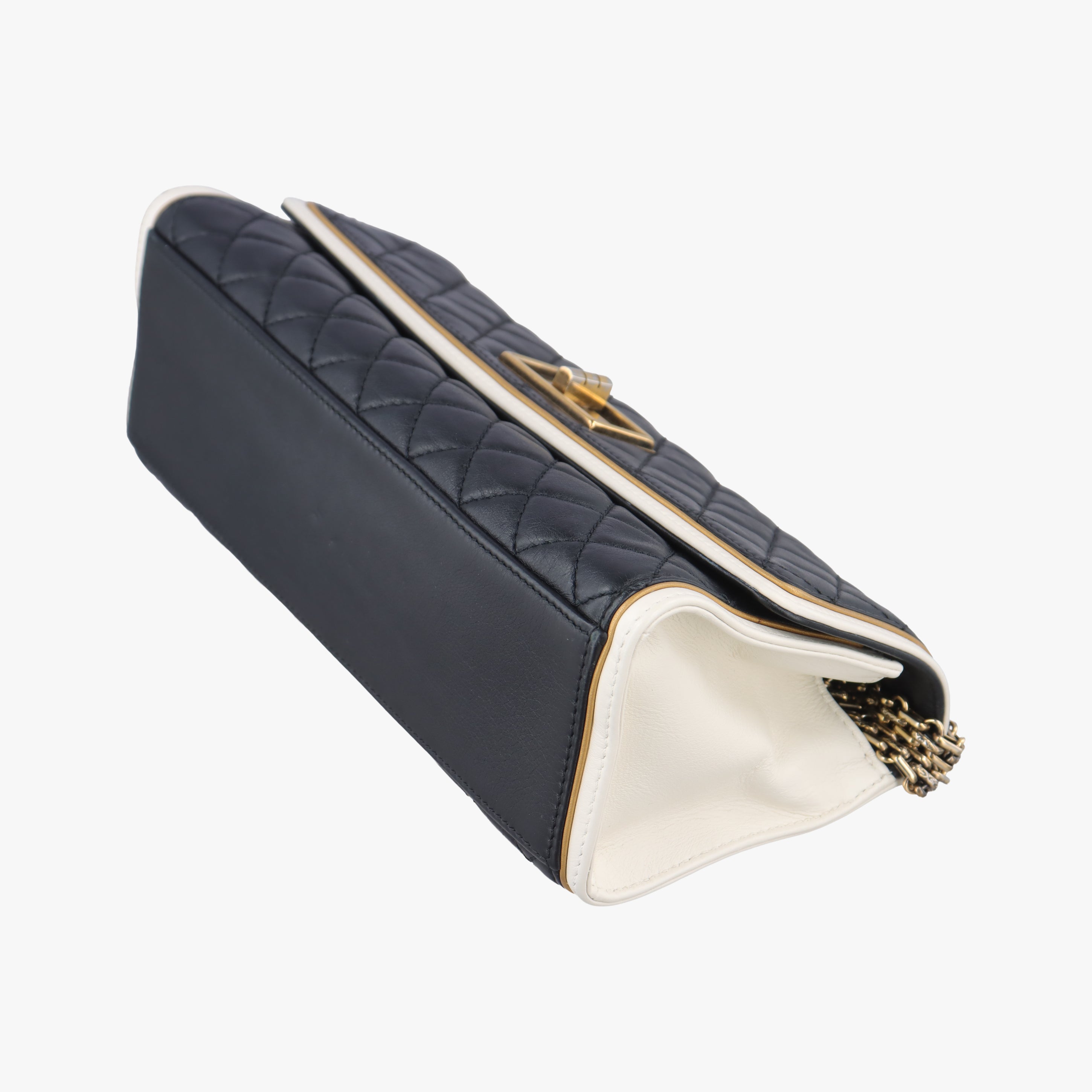 2.55 chain Black×white Leather A67500 177249052.55チェーン ブラック×ホワイト レザー A67500 17724905