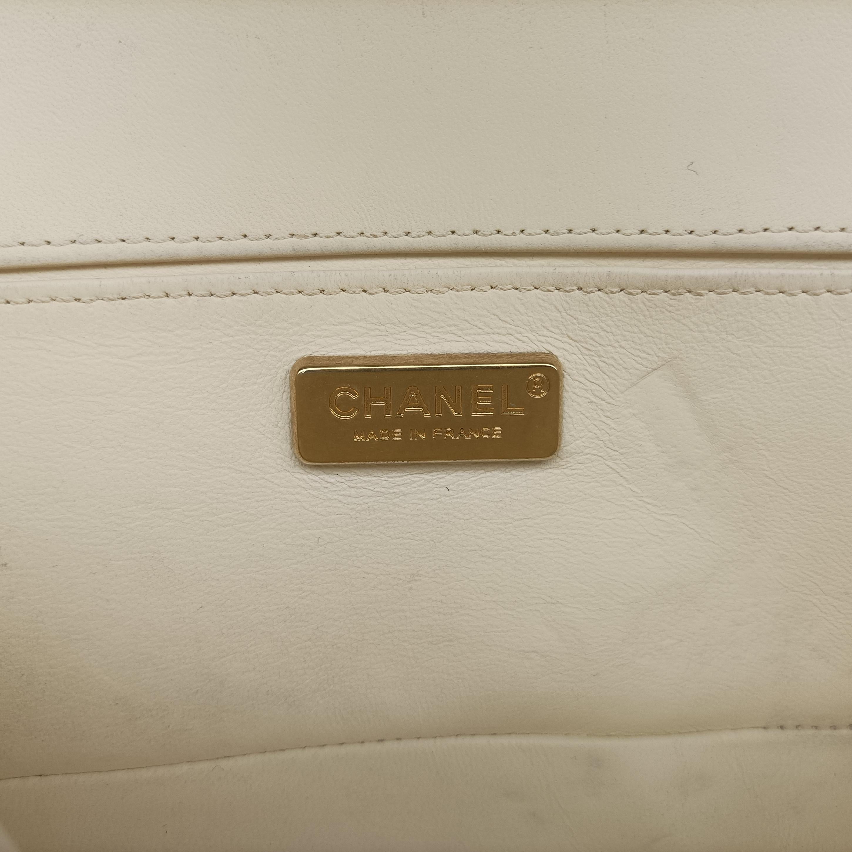 BOY CHANEL White Leather × Fur A67085 21959695ボーイシャネル ホワイト レザー × ファー Leather × Fur A67085 21959695