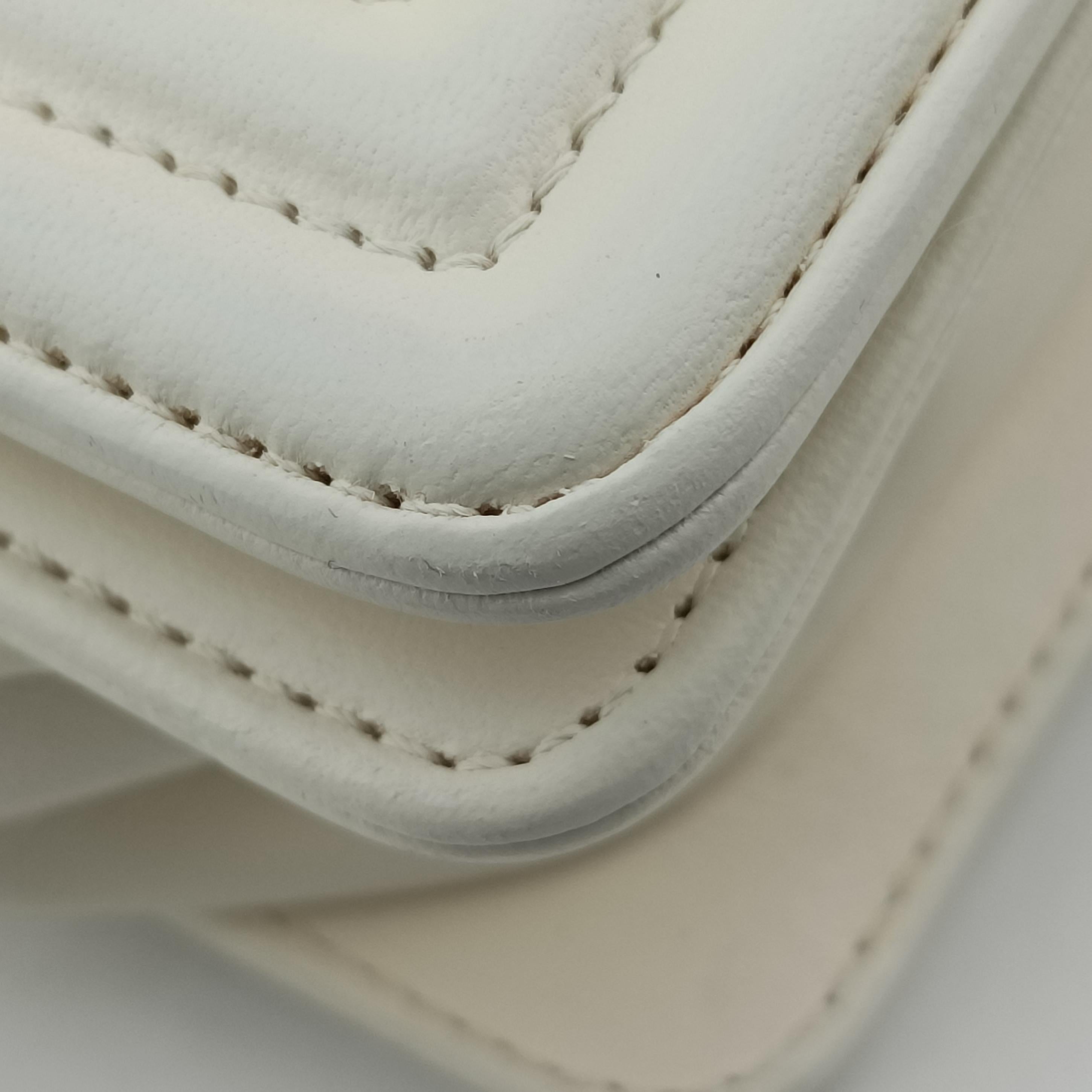 BOY CHANEL White Leather × Fur A67085 21959695ボーイシャネル ホワイト レザー × ファー Leather × Fur A67085 21959695