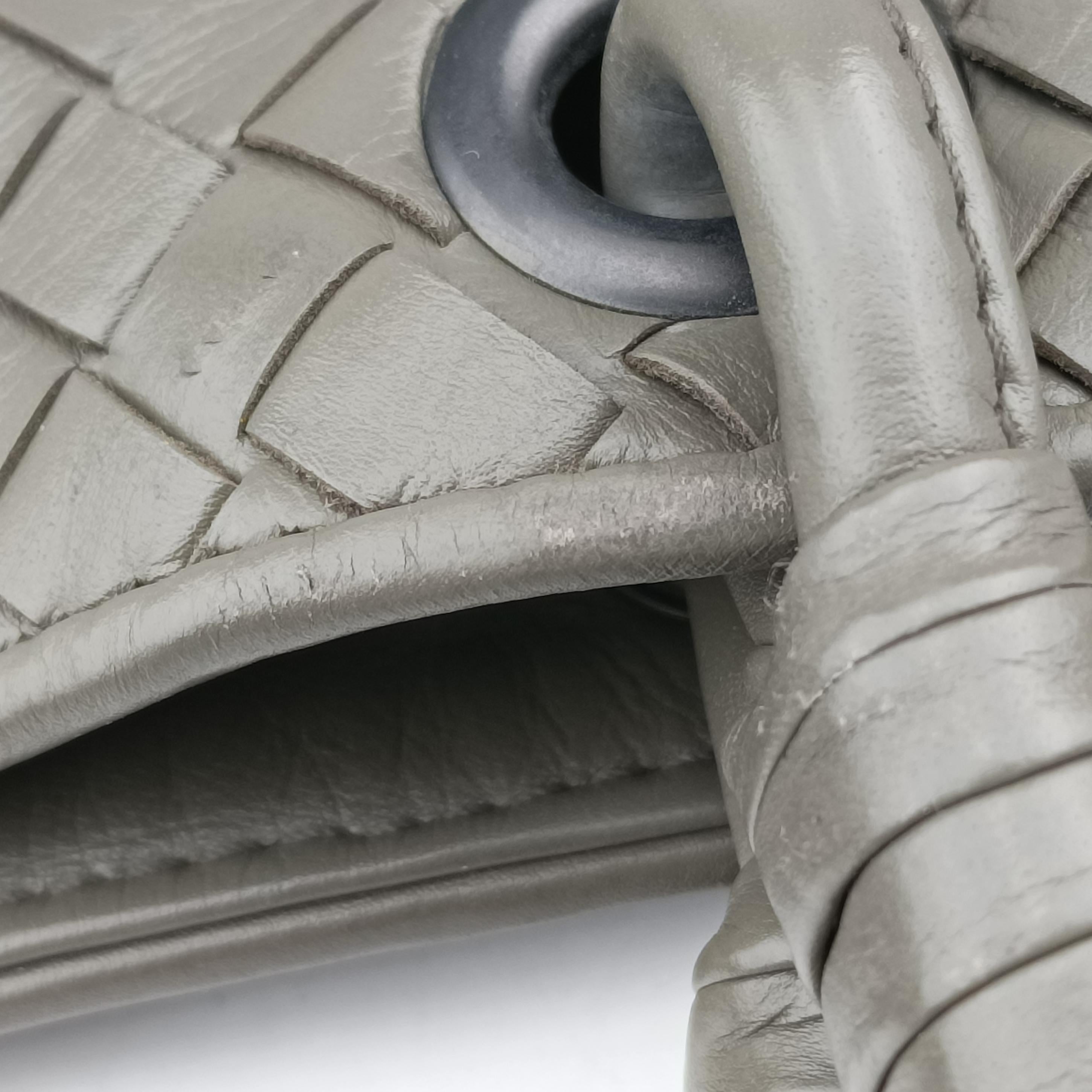 Intrecciato Grey lambskin B02440798Lイントレチャート グレー ラムスキン B02440798L