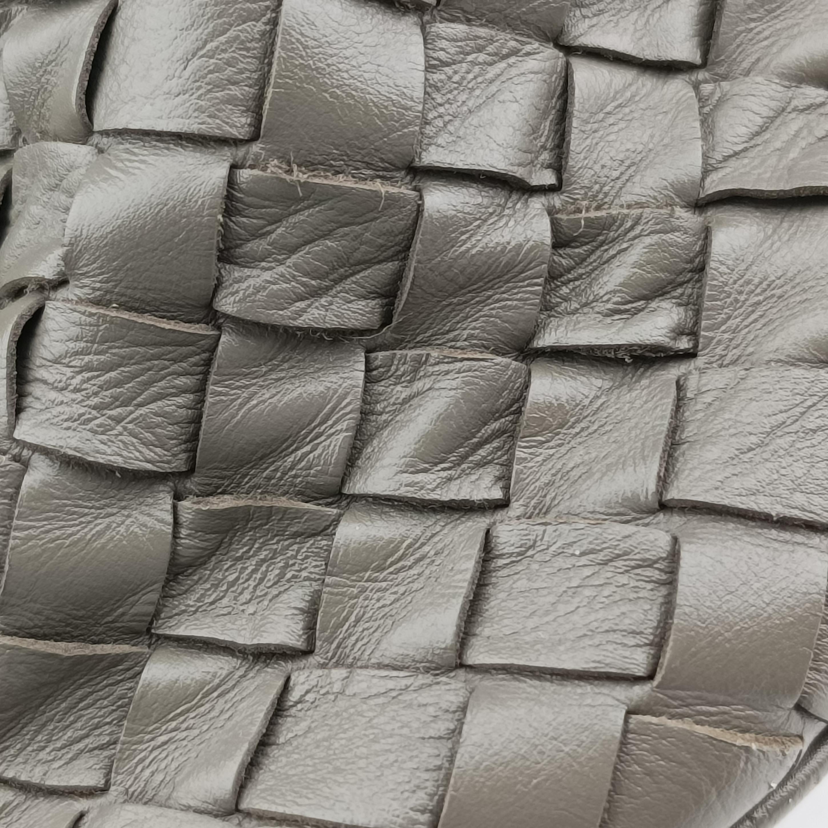 Intrecciato Grey lambskin B02440798Lイントレチャート グレー ラムスキン B02440798L