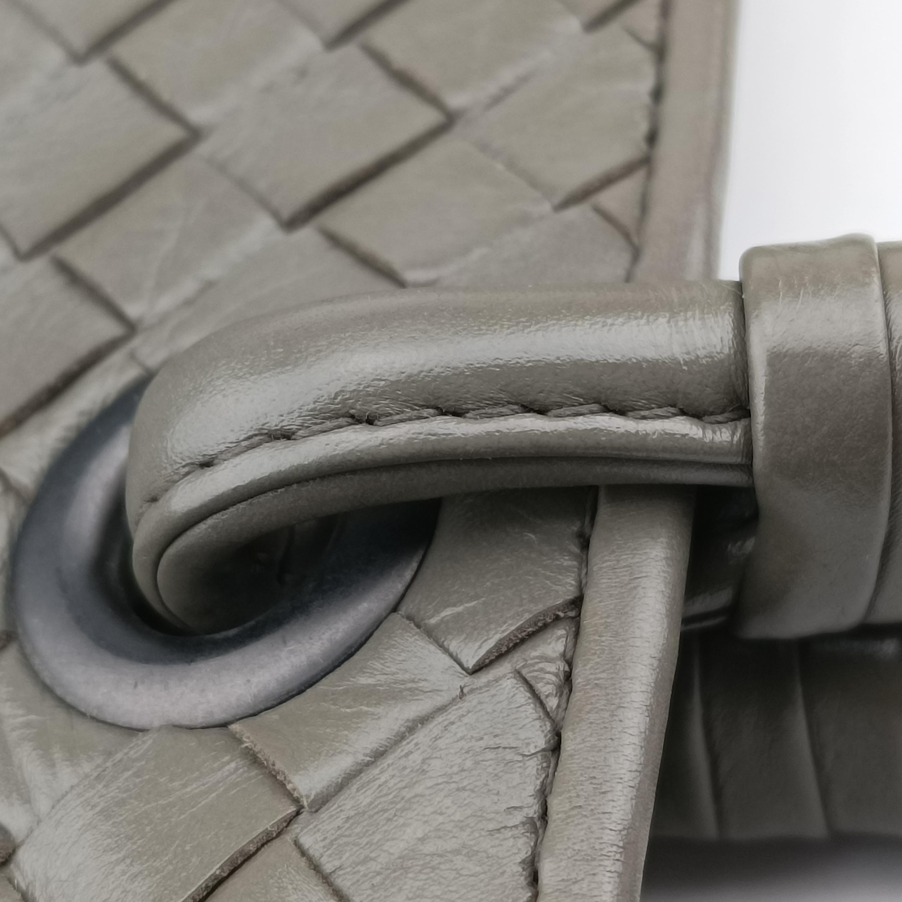 Intrecciato Grey lambskin B02440798Lイントレチャート グレー ラムスキン B02440798L