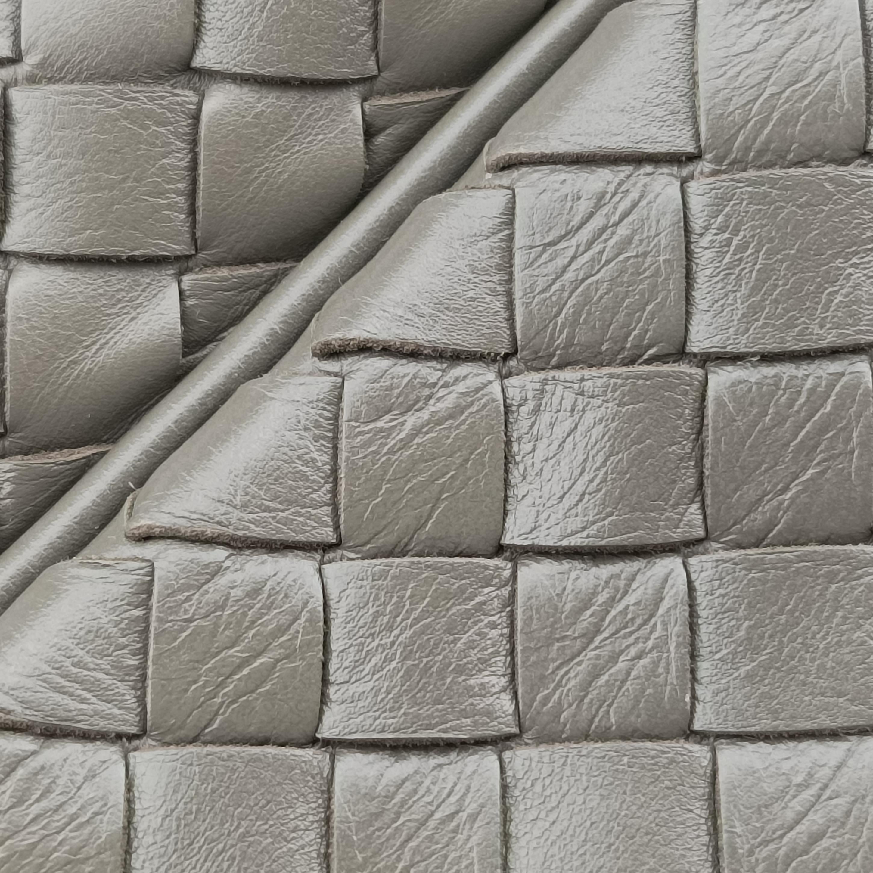 Intrecciato Grey lambskin B02440798Lイントレチャート グレー ラムスキン B02440798L