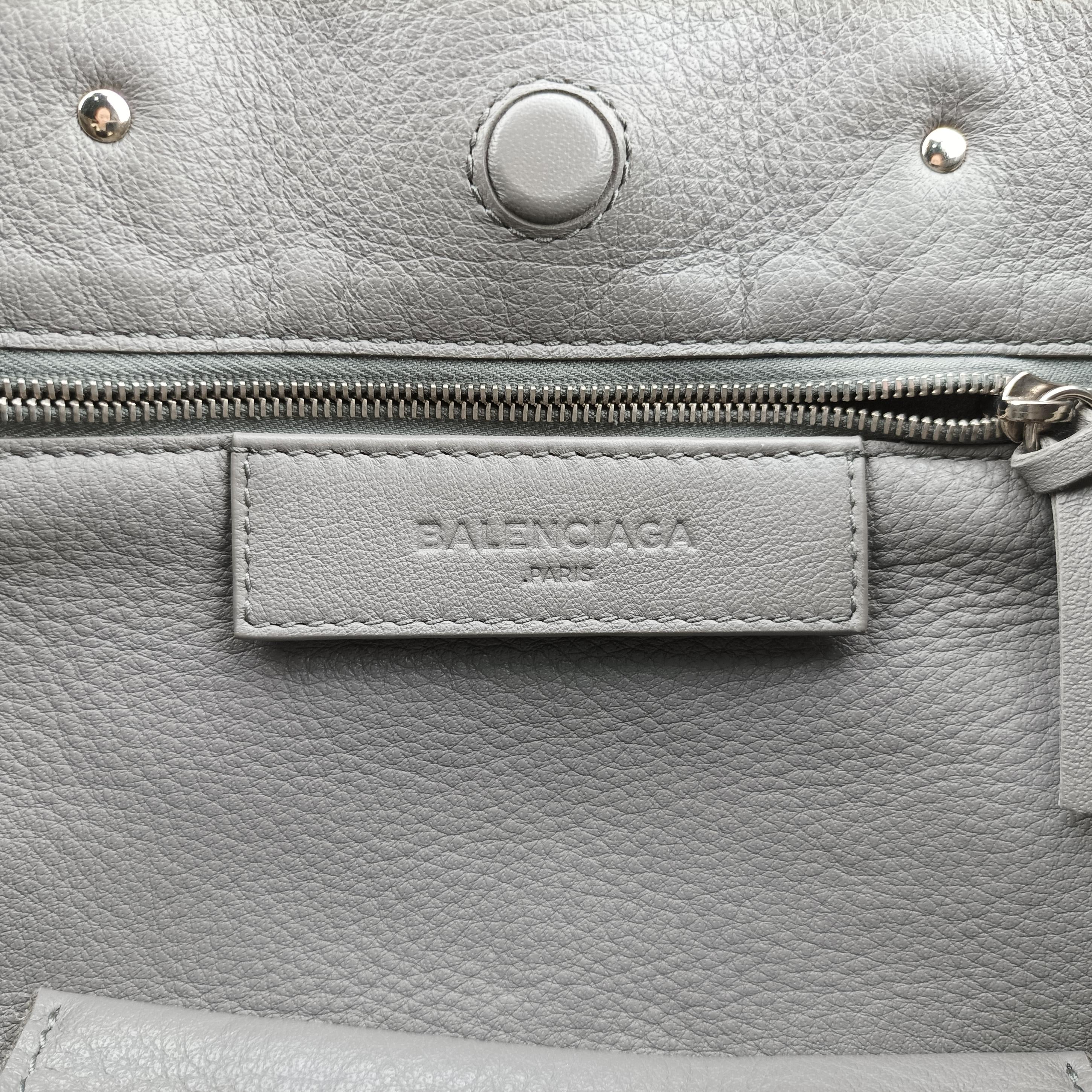 Paper A6 Zip Around Grey Leather 357333.1320.C.002123ペーパー A6 ジップアラウンド グレー レザー 357333.1320.C.002123