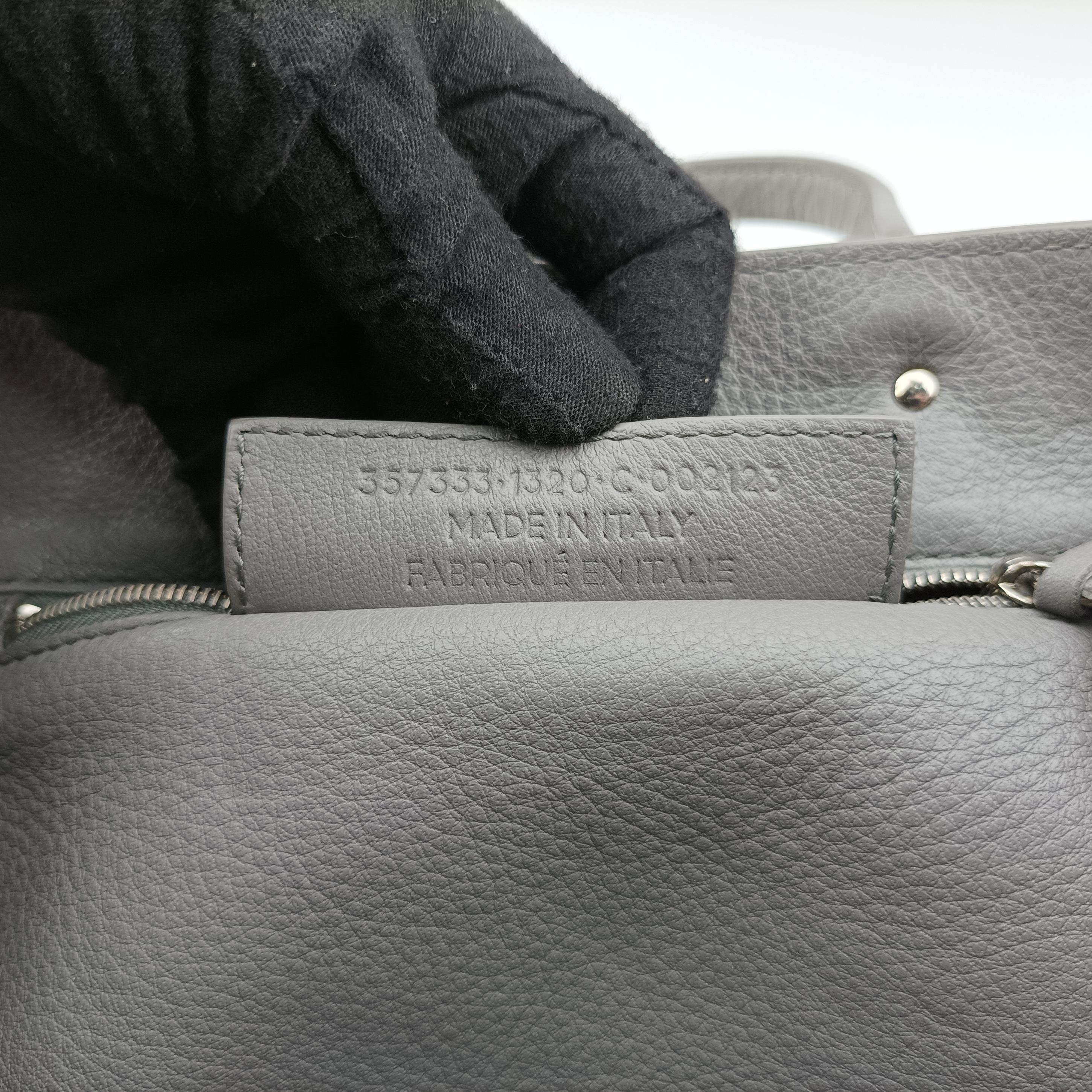 Paper A6 Zip Around Grey Leather 357333.1320.C.002123ペーパー A6 ジップアラウンド グレー レザー 357333.1320.C.002123