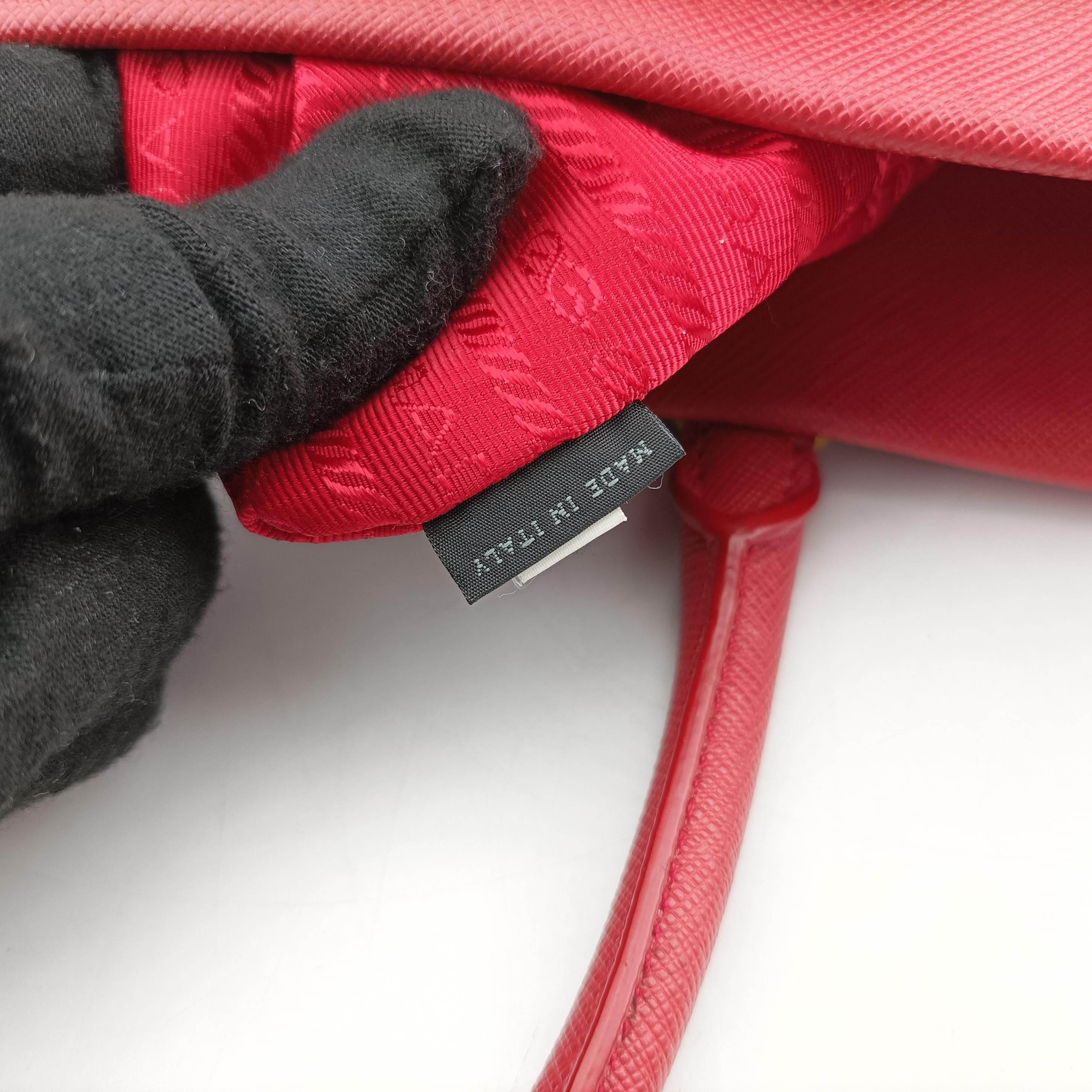 Triangle logo Red SAFFIANO Leather 208三角ロゴ レッド サフィアーノレザー 208