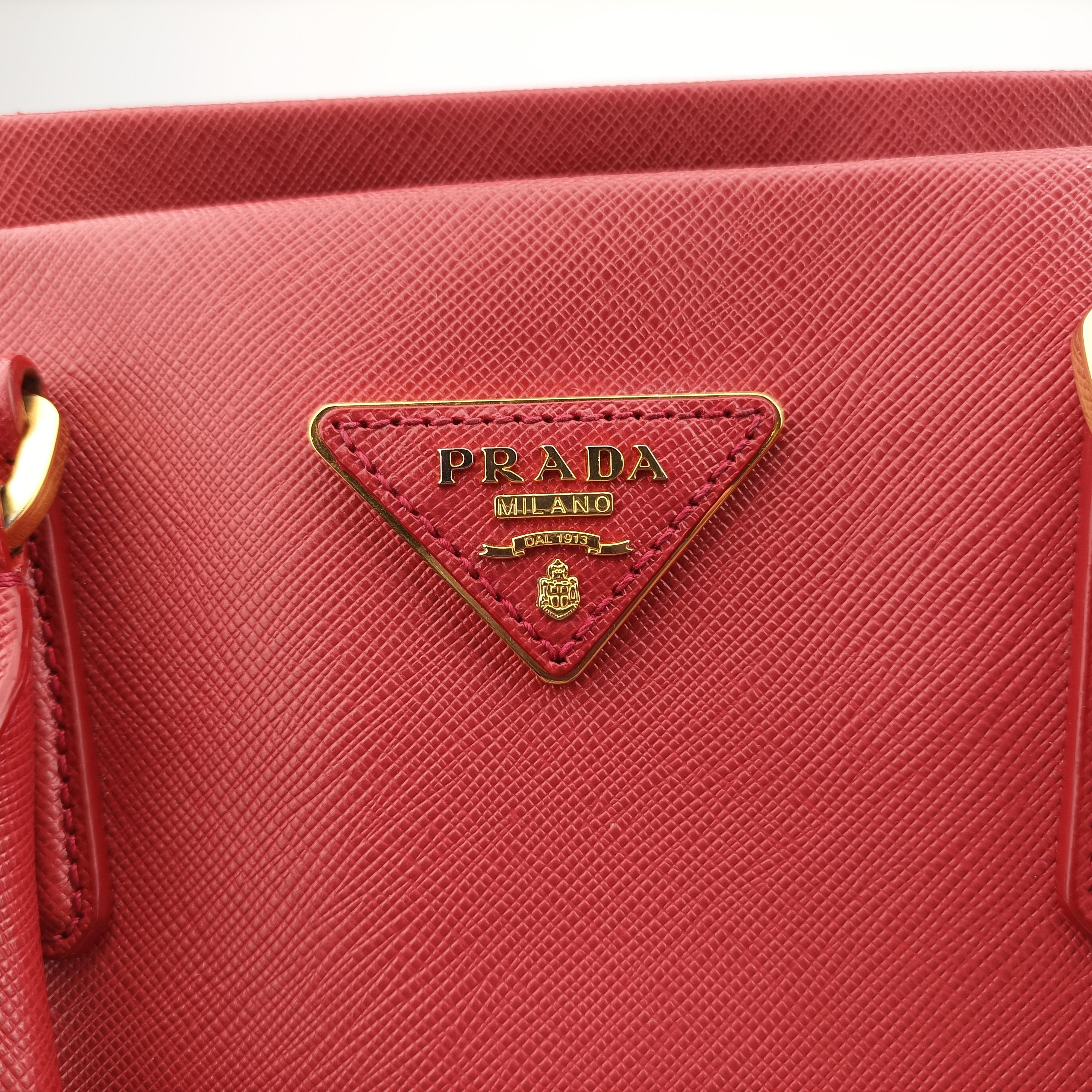 Triangle logo Red SAFFIANO Leather 208三角ロゴ レッド サフィアーノレザー 208