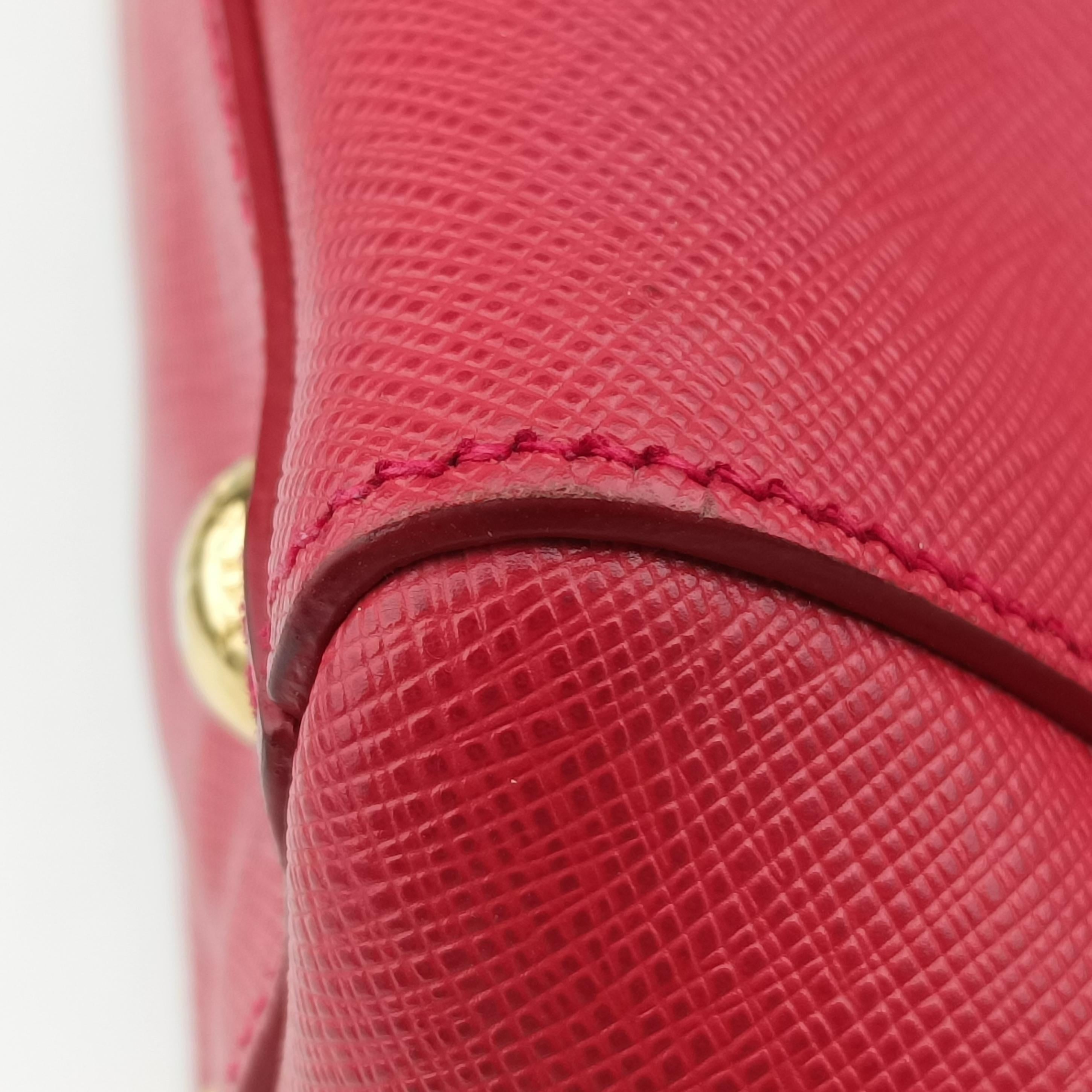 Triangle logo Red SAFFIANO Leather 208三角ロゴ レッド サフィアーノレザー 208