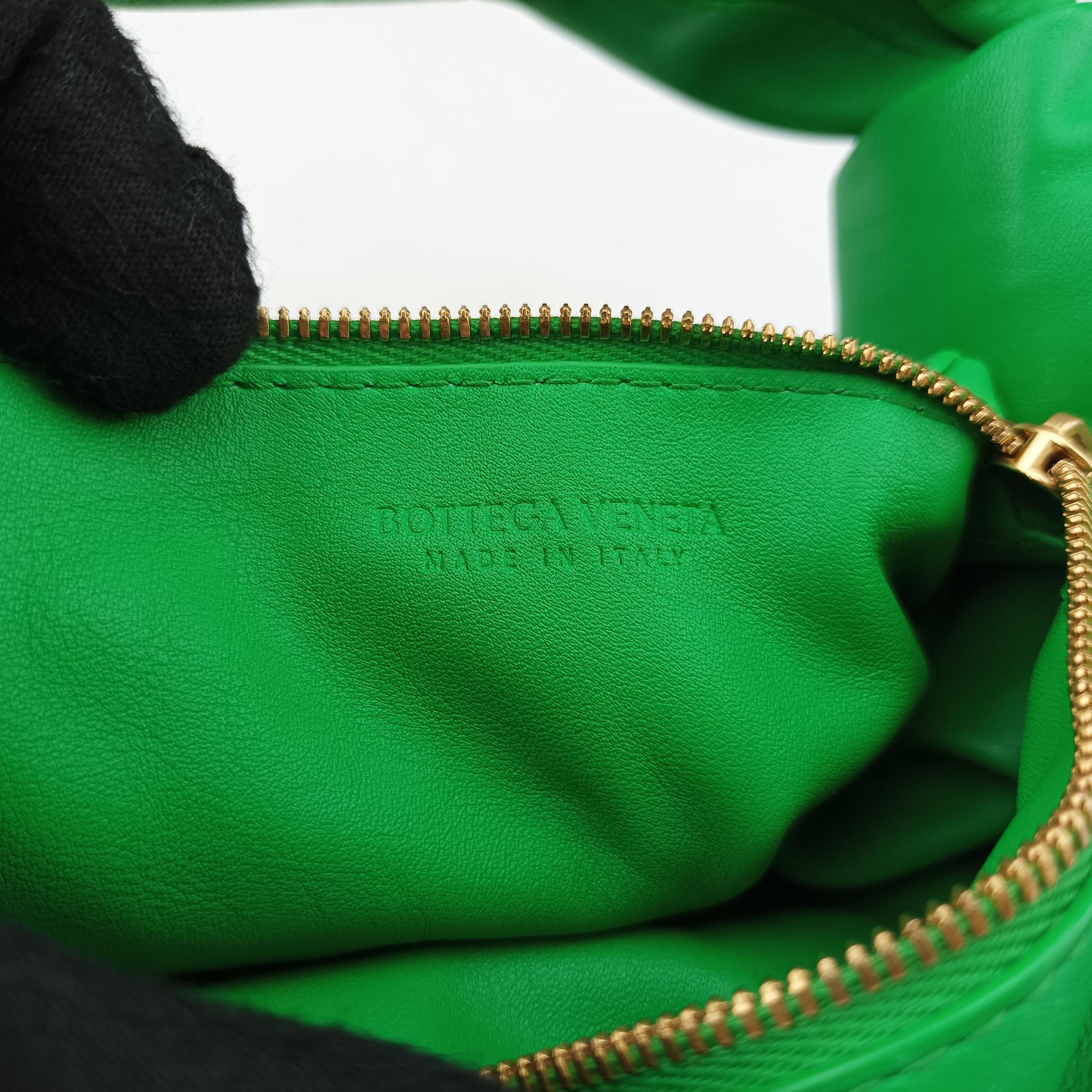 Double Knot Green lambskin P02569837Yダブルノット グリーン ラムスキン P02569837Y