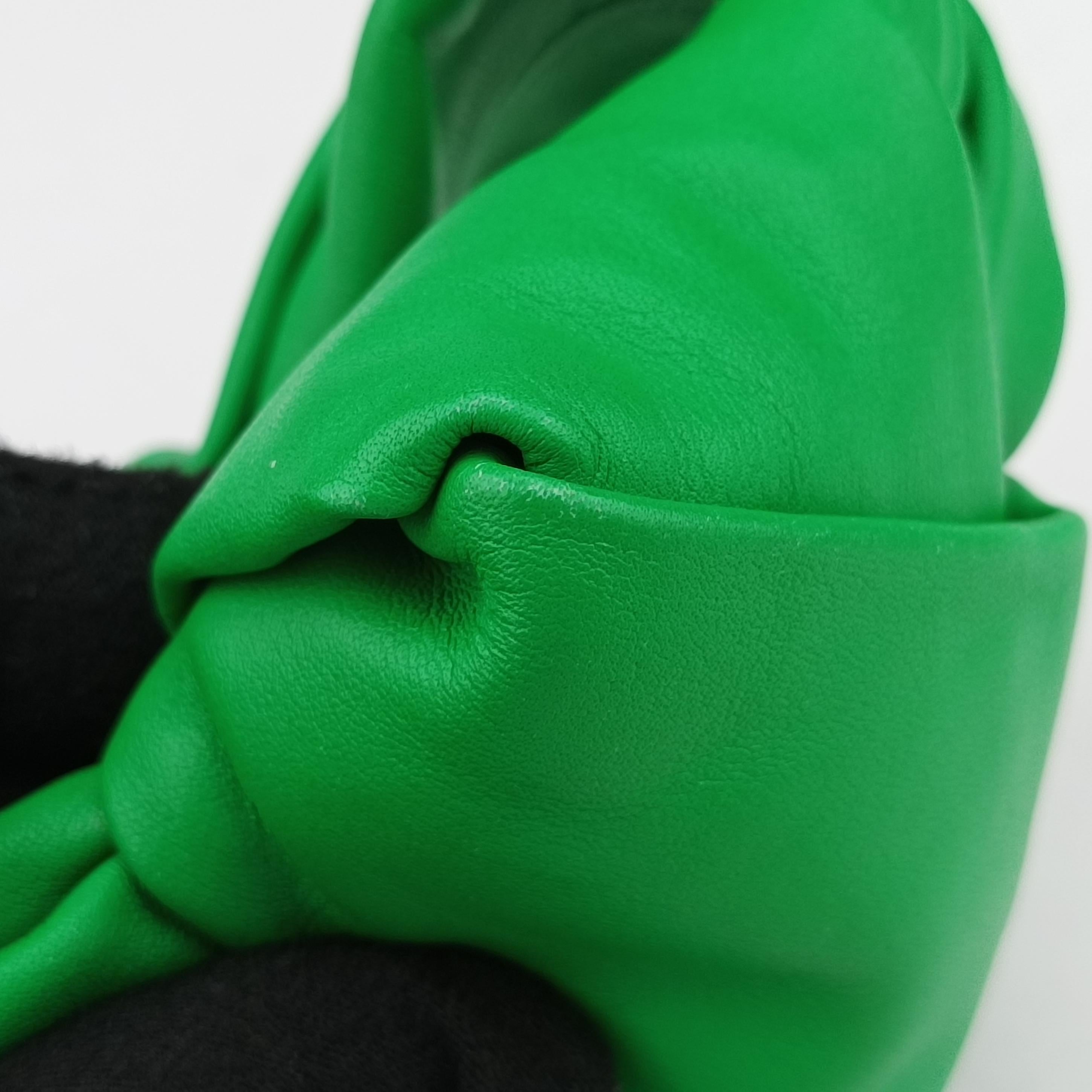 Double Knot Green lambskin P02569837Yダブルノット グリーン ラムスキン P02569837Y