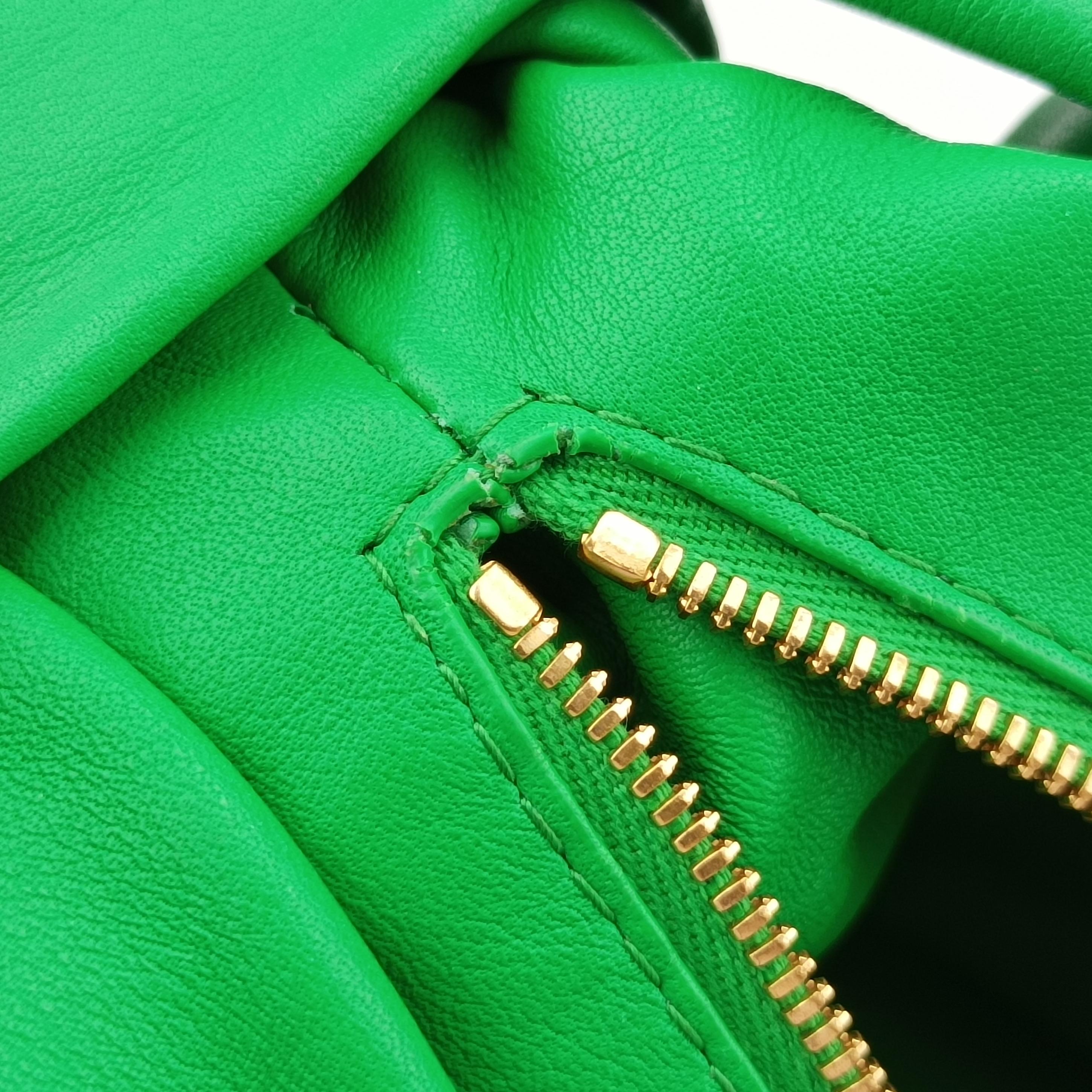 Double Knot Green lambskin P02569837Yダブルノット グリーン ラムスキン P02569837Y