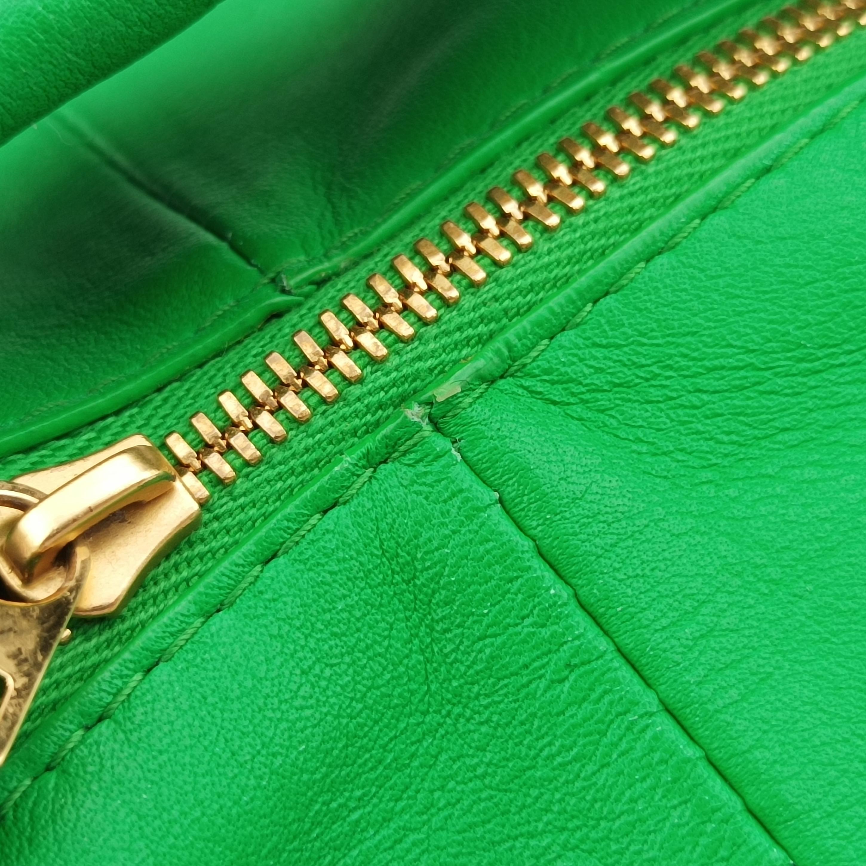 Double Knot Green lambskin P02569837Yダブルノット グリーン ラムスキン P02569837Y