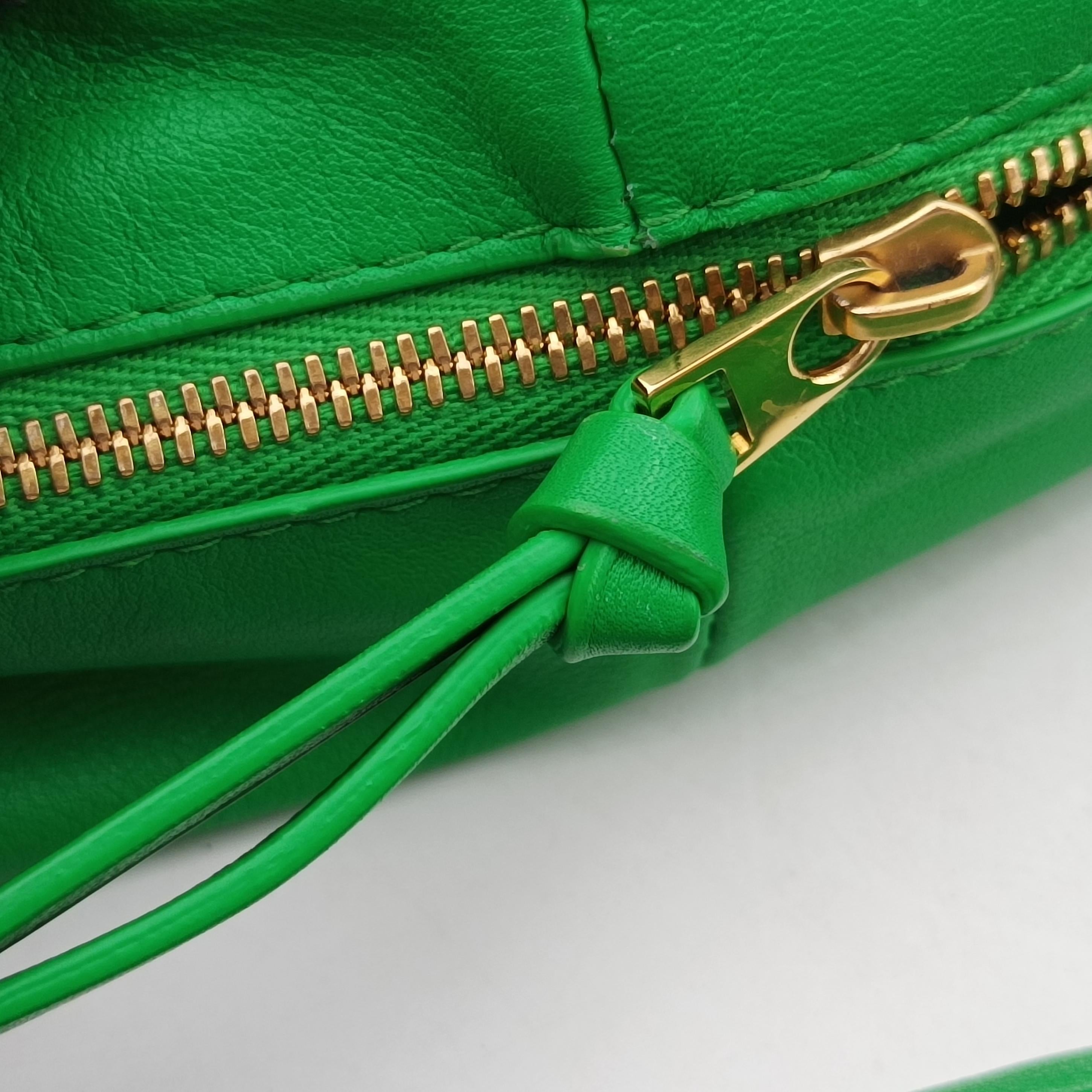 Double Knot Green lambskin P02569837Yダブルノット グリーン ラムスキン P02569837Y