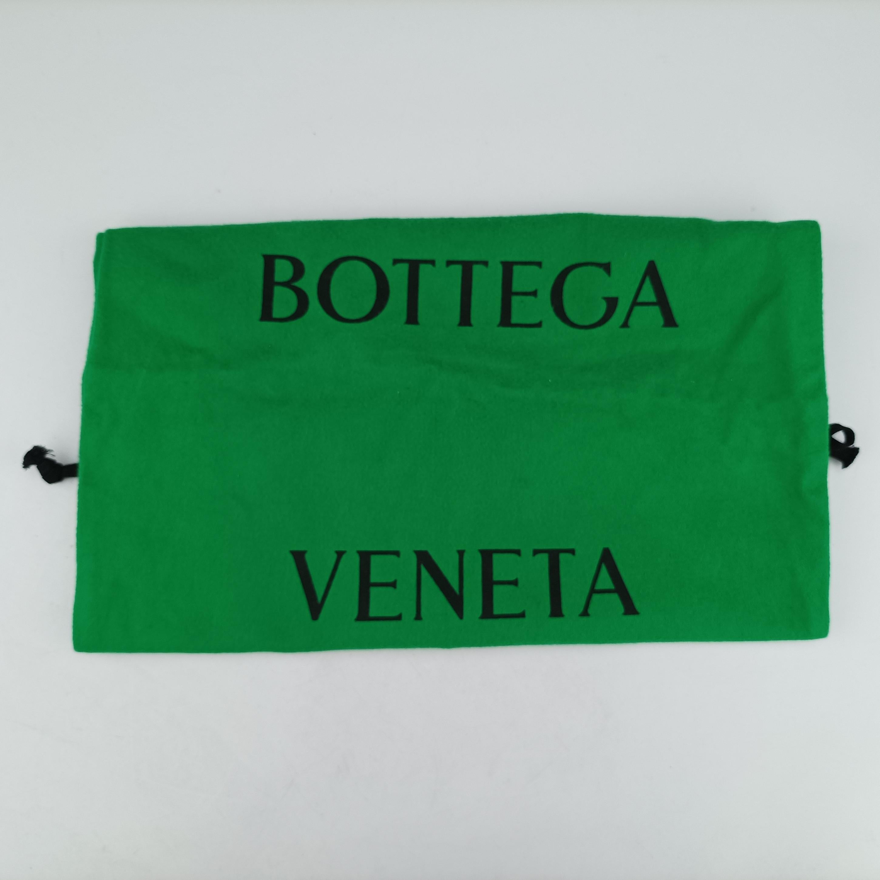 Double Knot Green lambskin P02569837Yダブルノット グリーン ラムスキン P02569837Y