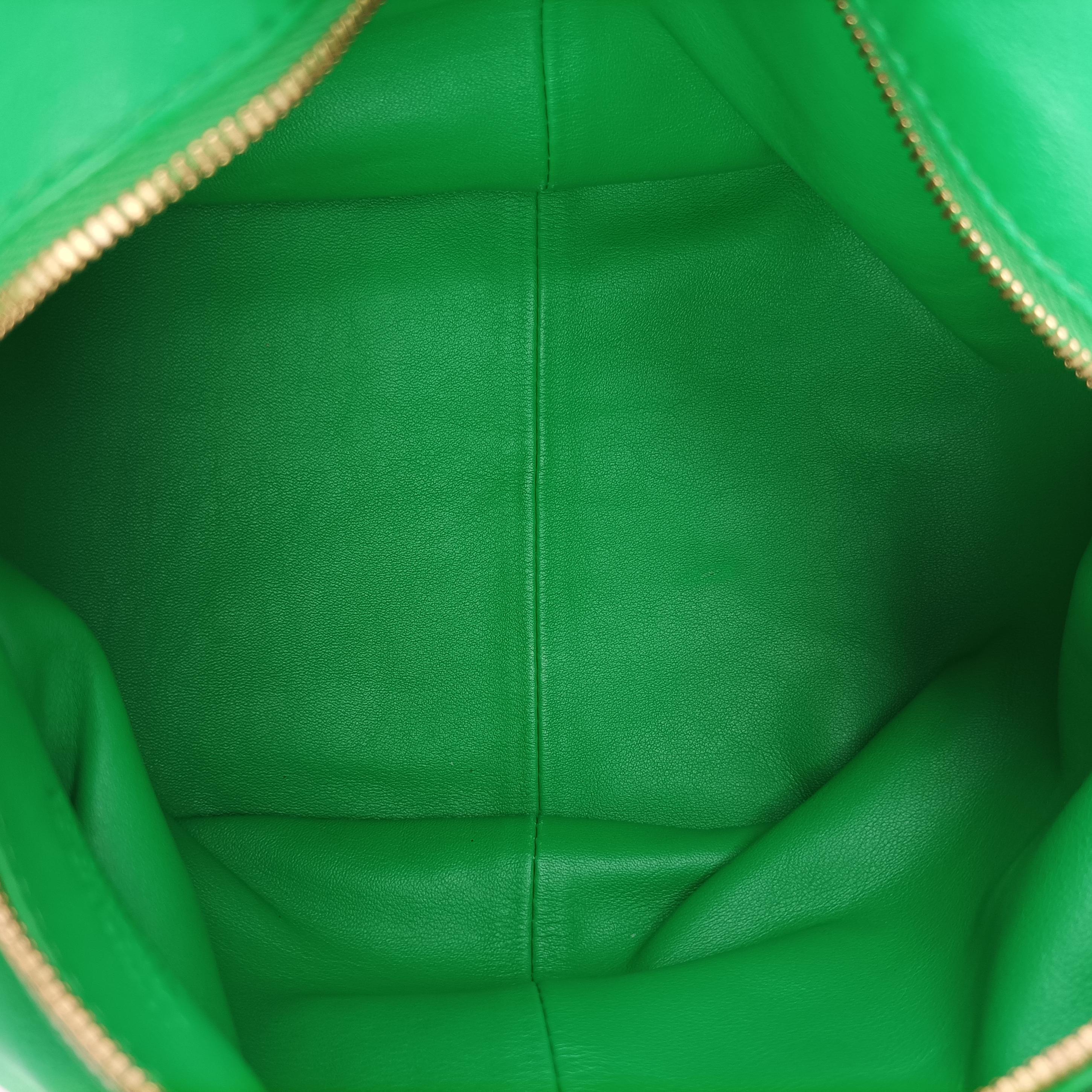 Double Knot Green lambskin P02569837Yダブルノット グリーン ラムスキン P02569837Y