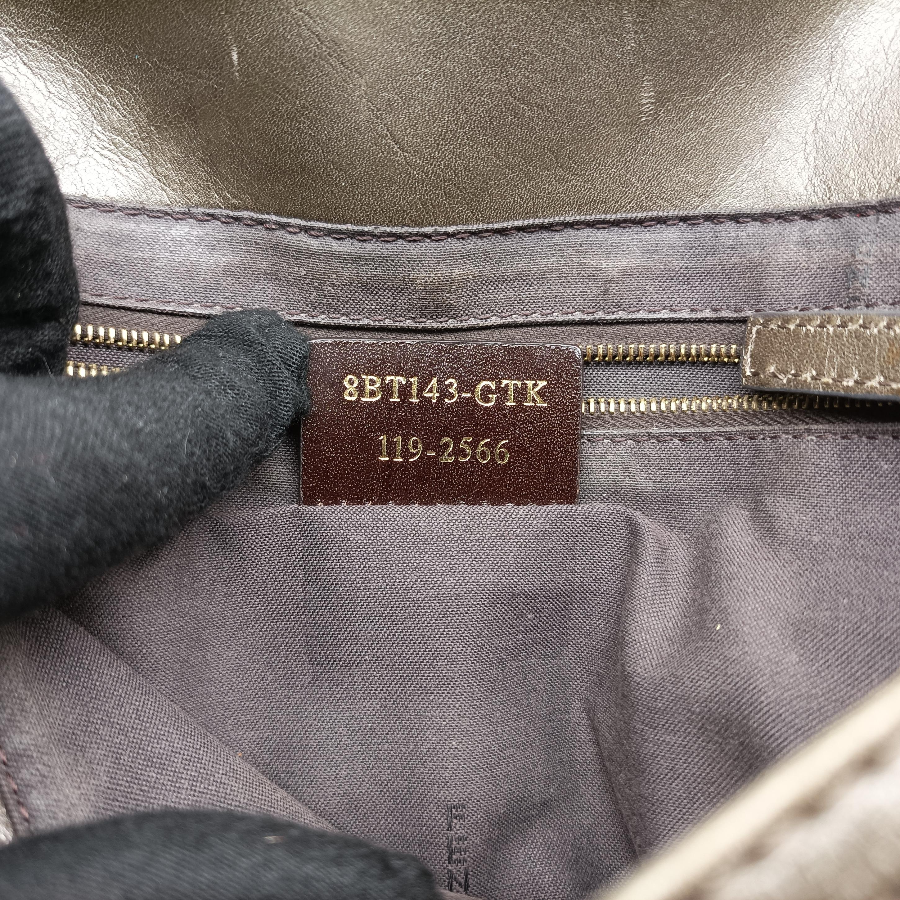 Maxi Baguette Flap Golden Leather 8BT143 8BT143-GTK 119-2566ズッカ マキシバゲット ゴールド レザー 8BT143 8BT143-GTK 119-2566