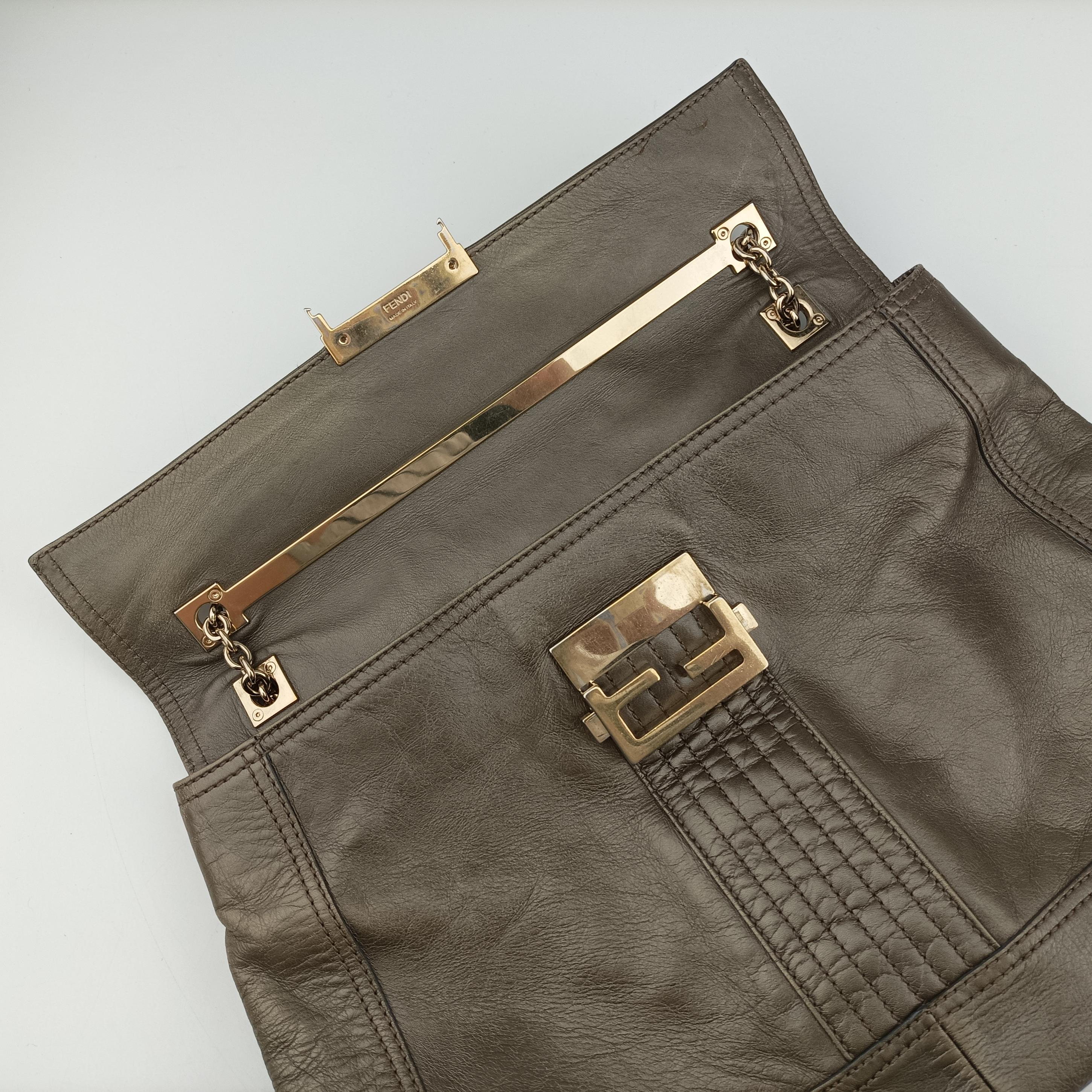 Maxi Baguette Flap Golden Leather 8BT143 8BT143-GTK 119-2566ズッカ マキシバゲット ゴールド レザー 8BT143 8BT143-GTK 119-2566