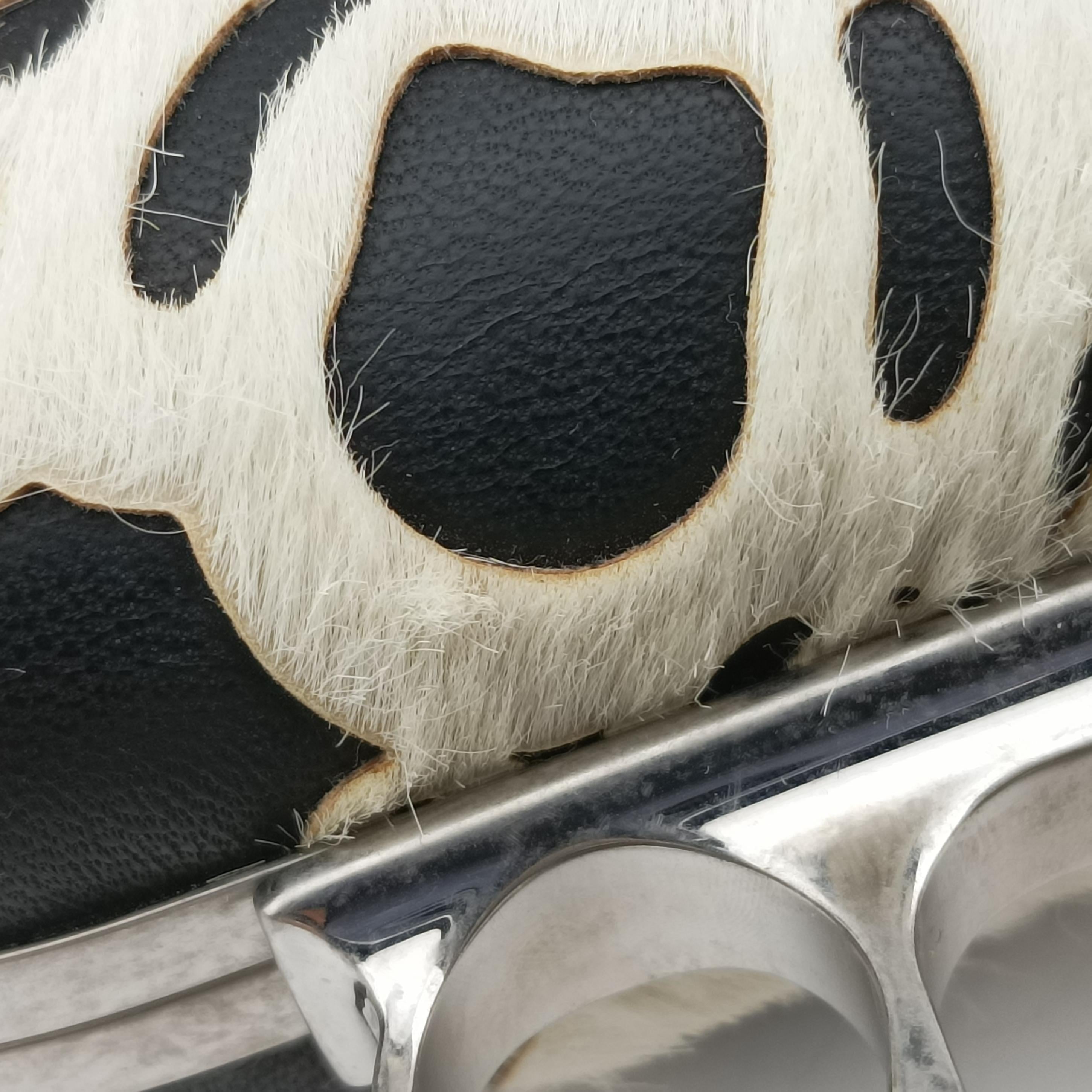 Knuckle Duster Black×white Leather×ponyhair 305048 000926ナックルダスター ブラック×ホワイト レザー×ハラコ 305048 000926