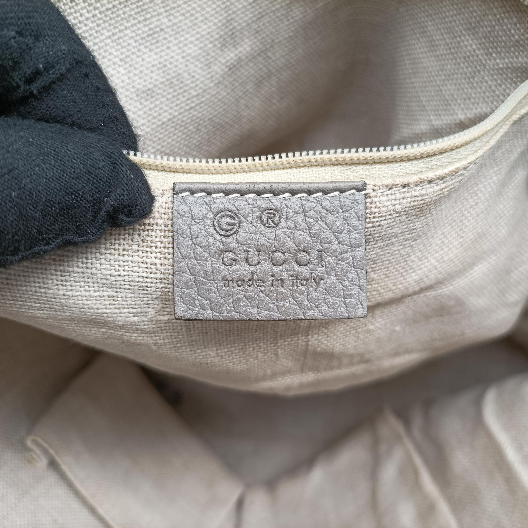 Interlocking G charm Dome Grey Leather 449662 B022469098インターロッキングG チャーム ドーム グレー レザー 449662 B022469098