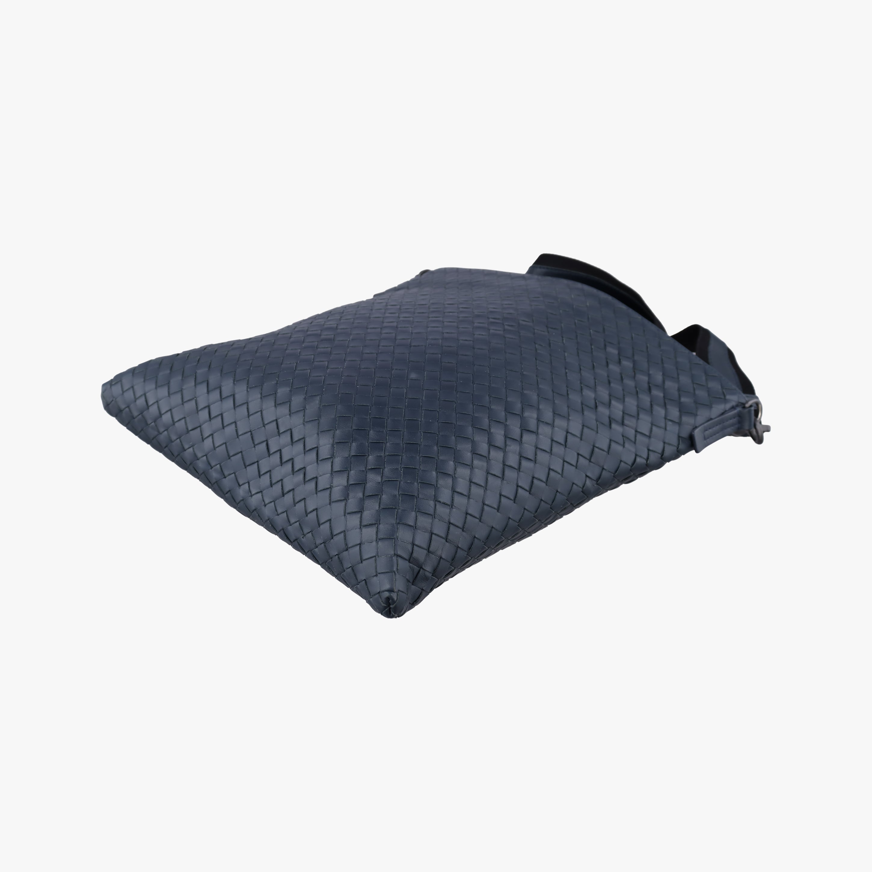 Intrecciato Navy lambskin B06575225Kイントレチャート ネイビー ラムスキン B06575225K