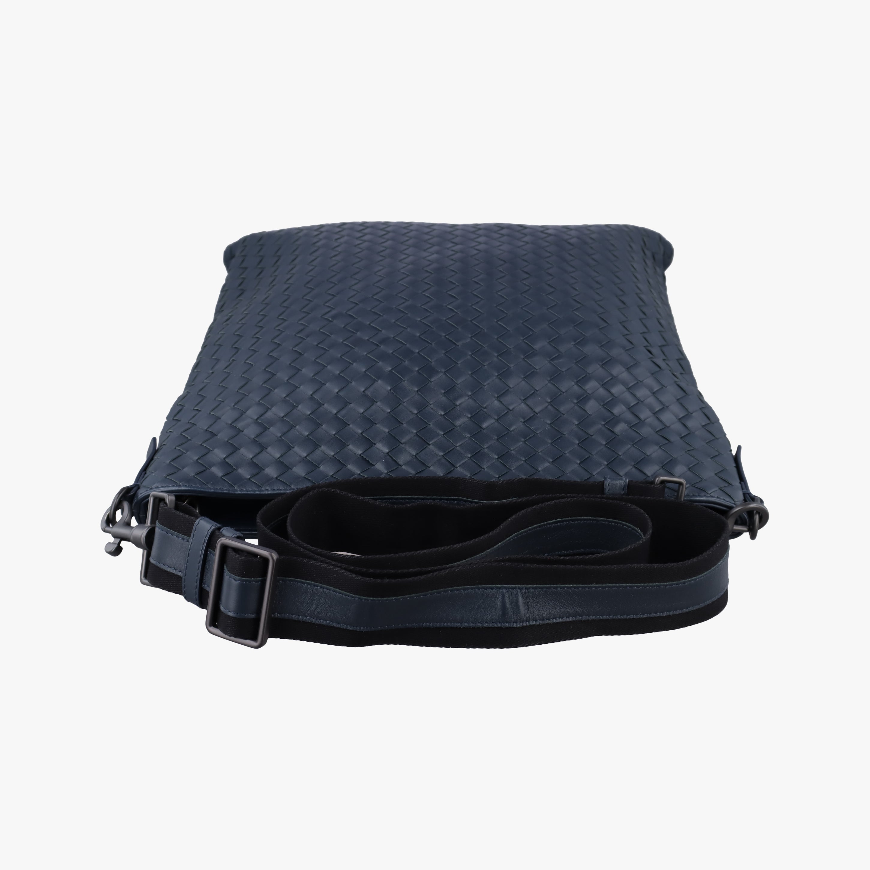 Intrecciato Navy lambskin B06575225Kイントレチャート ネイビー ラムスキン B06575225K