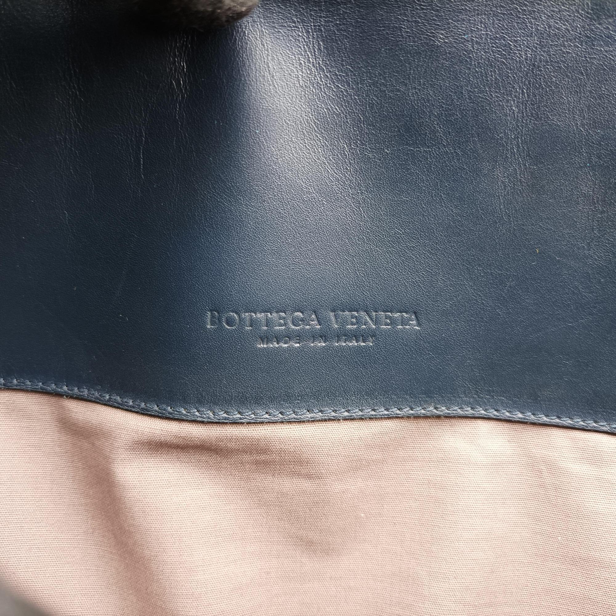 Intrecciato Navy lambskin B01351879Mイントレチャート ネイビー ラムスキン B01351879M