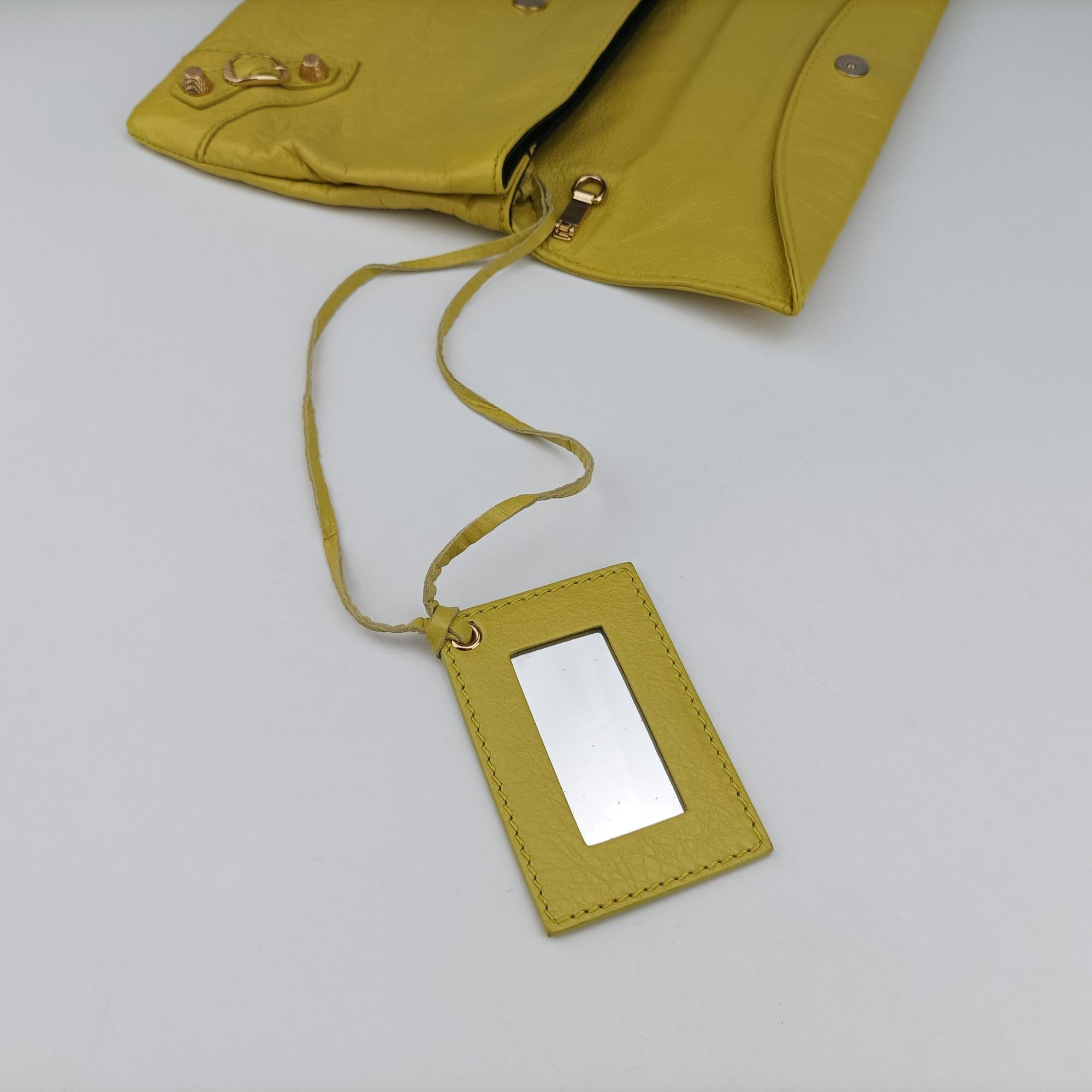 Envelop Yellow lambskin 327079.7330.H.538735エンベロップ イエロー ラムスキン 327079.7330.H.538735