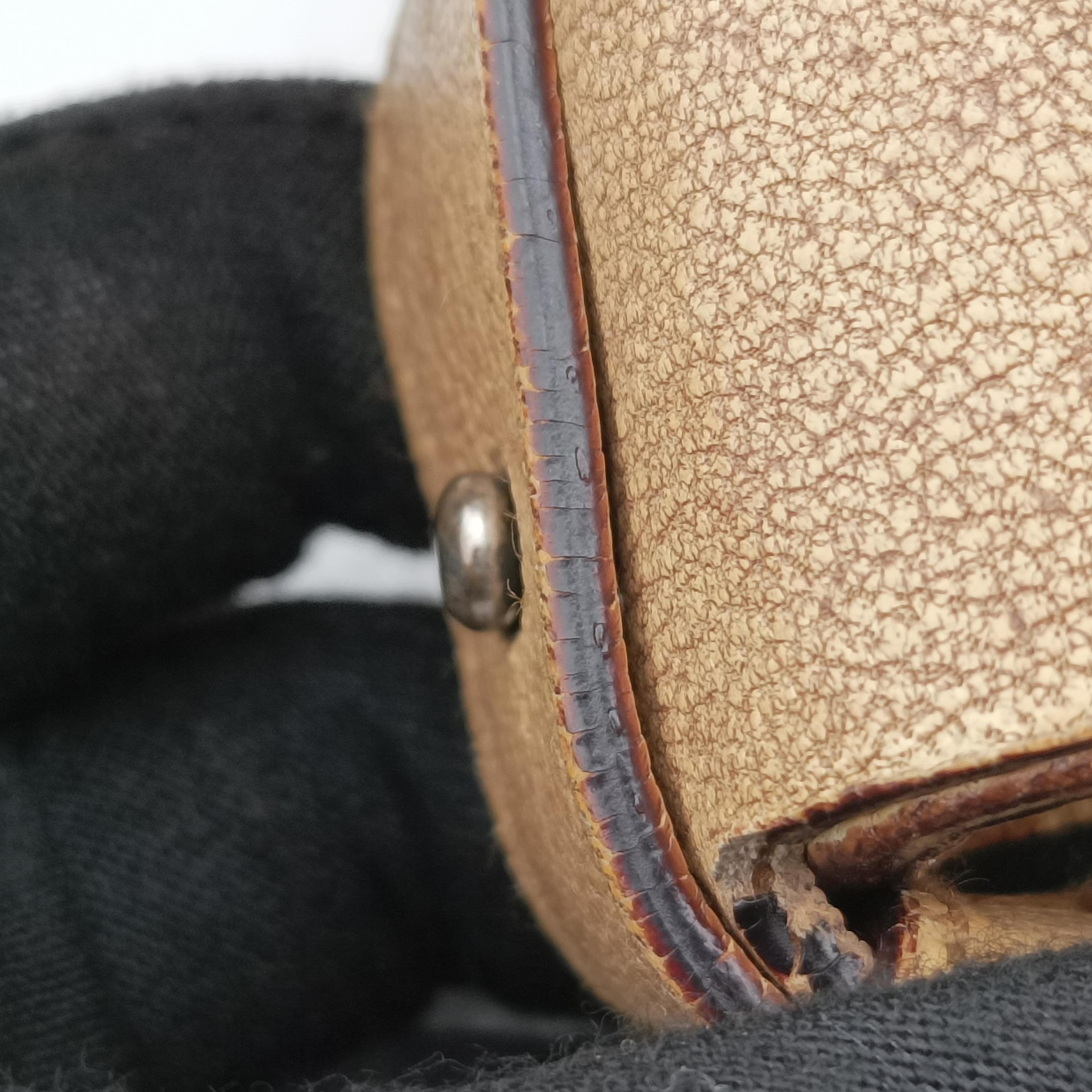 Mombasa beige Leather Lot number unknownモンバサ ベージュ レザー 製番不明