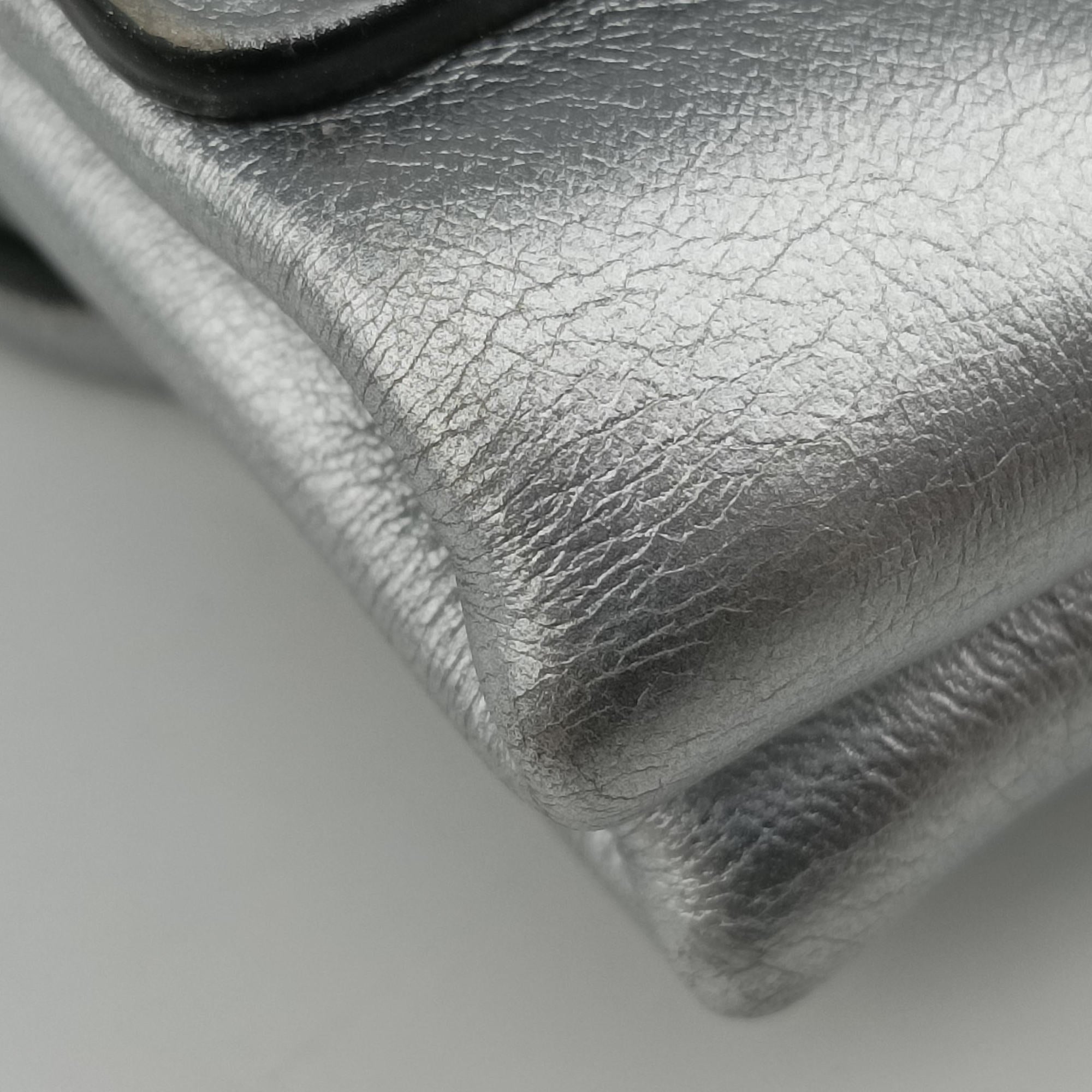 Half Flap Double Turn Lock Silver Leather 25ハーフフラップダブルターンロック シルバー レザー 25