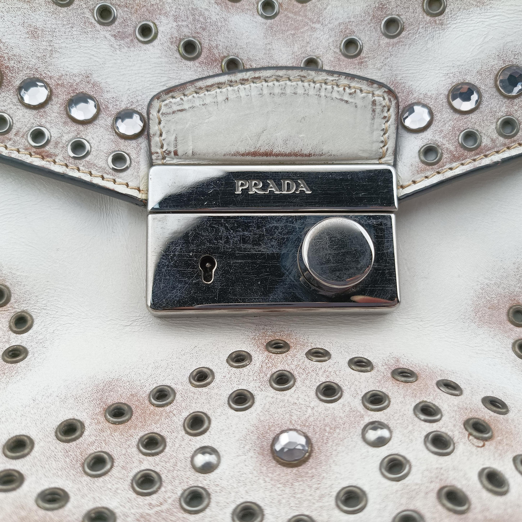 Vitello Vintage Studded Sound White Leather 110ヴィテッロ ヴィンテージ スタッデッド サウンド ホワイト レザー 110