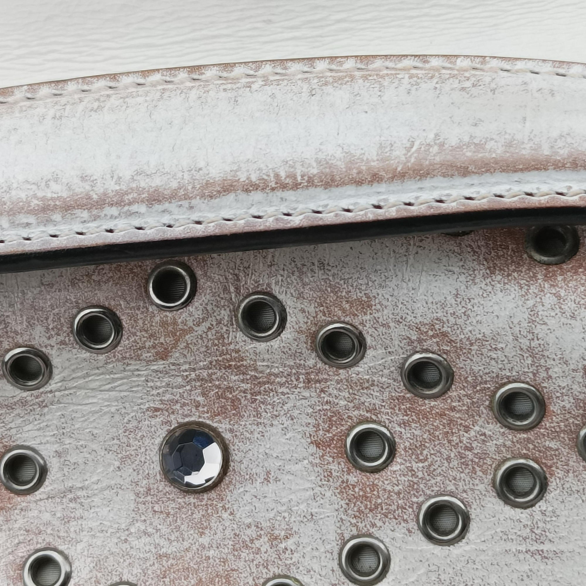 Vitello Vintage Studded Sound White Leather 110ヴィテッロ ヴィンテージ スタッデッド サウンド ホワイト レザー 110