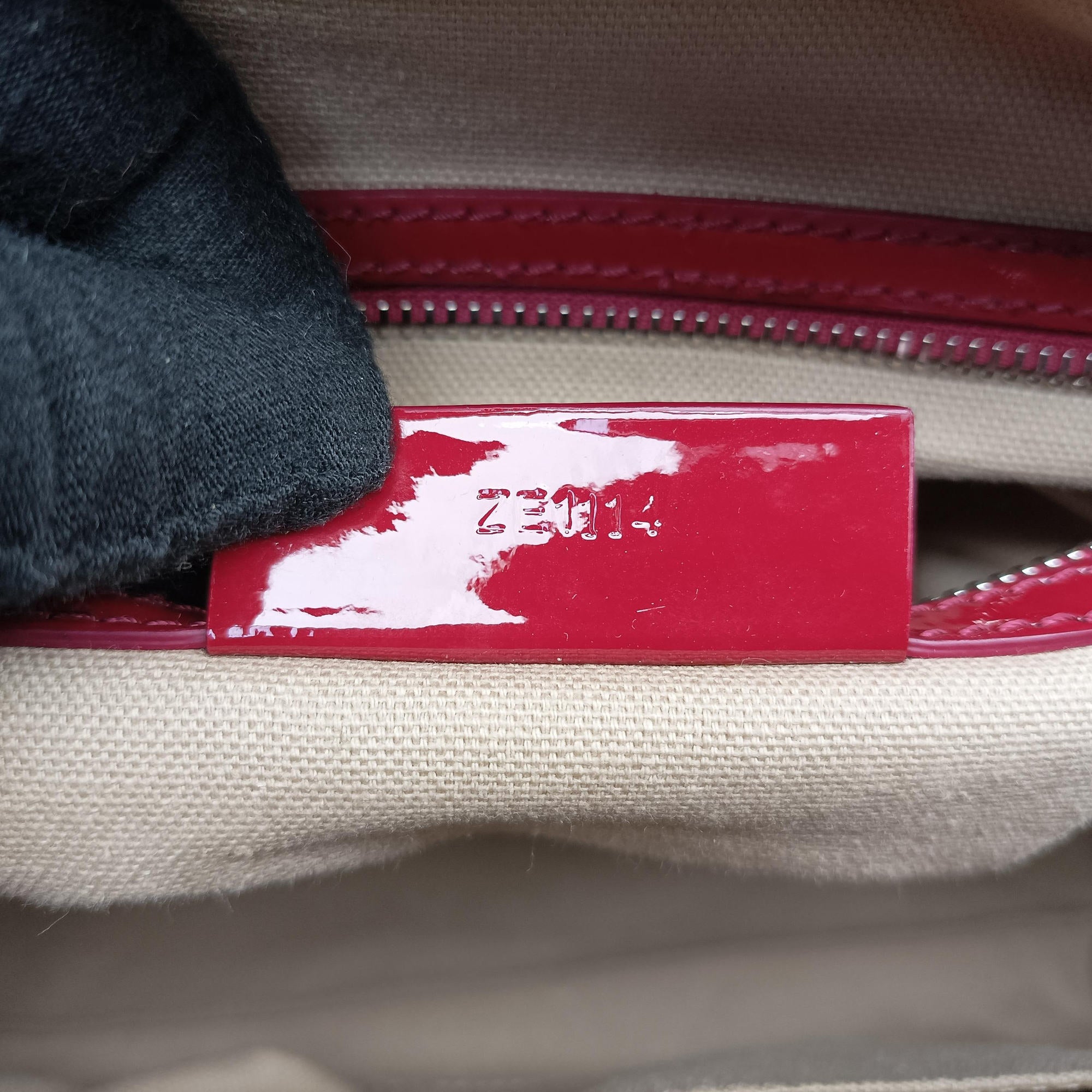 Antigona Red Patent ZE1114アンティゴナ レッド パテント ZE1114